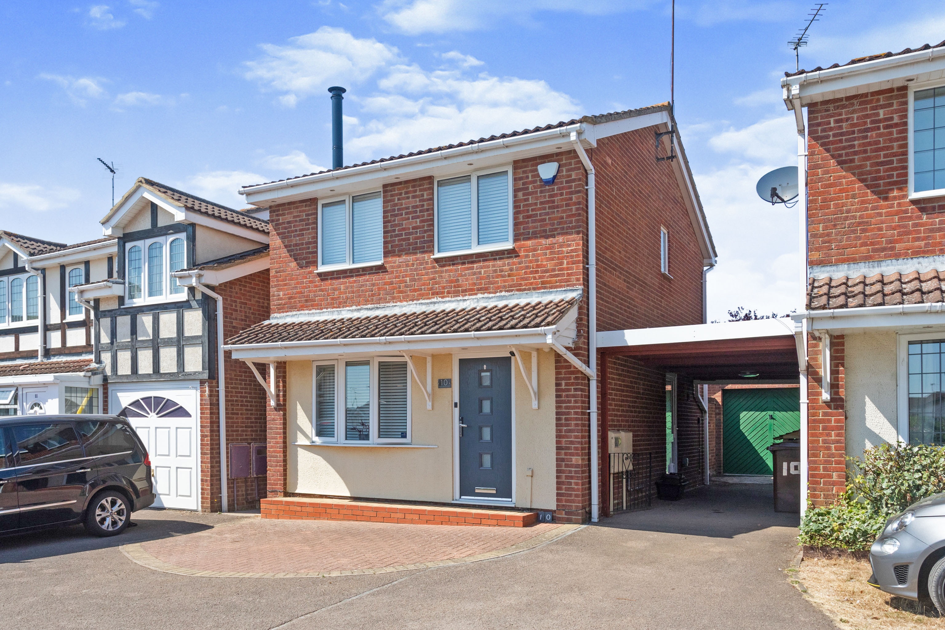 3 bedroom detached house for sale in Stephen Close, Duston