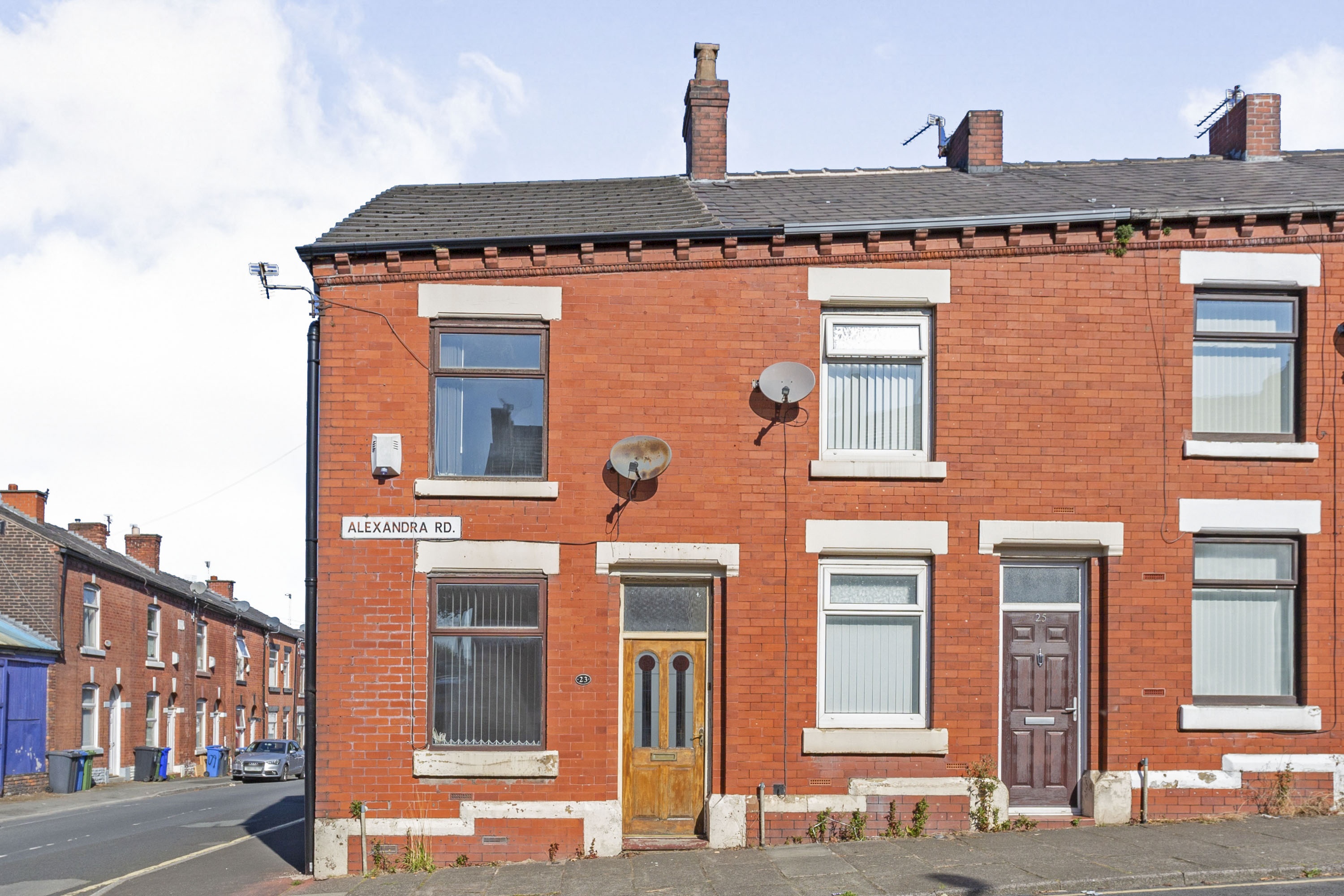 2 bedroom terraced house for sale in Alexandra Road, Ashtonunderlyne