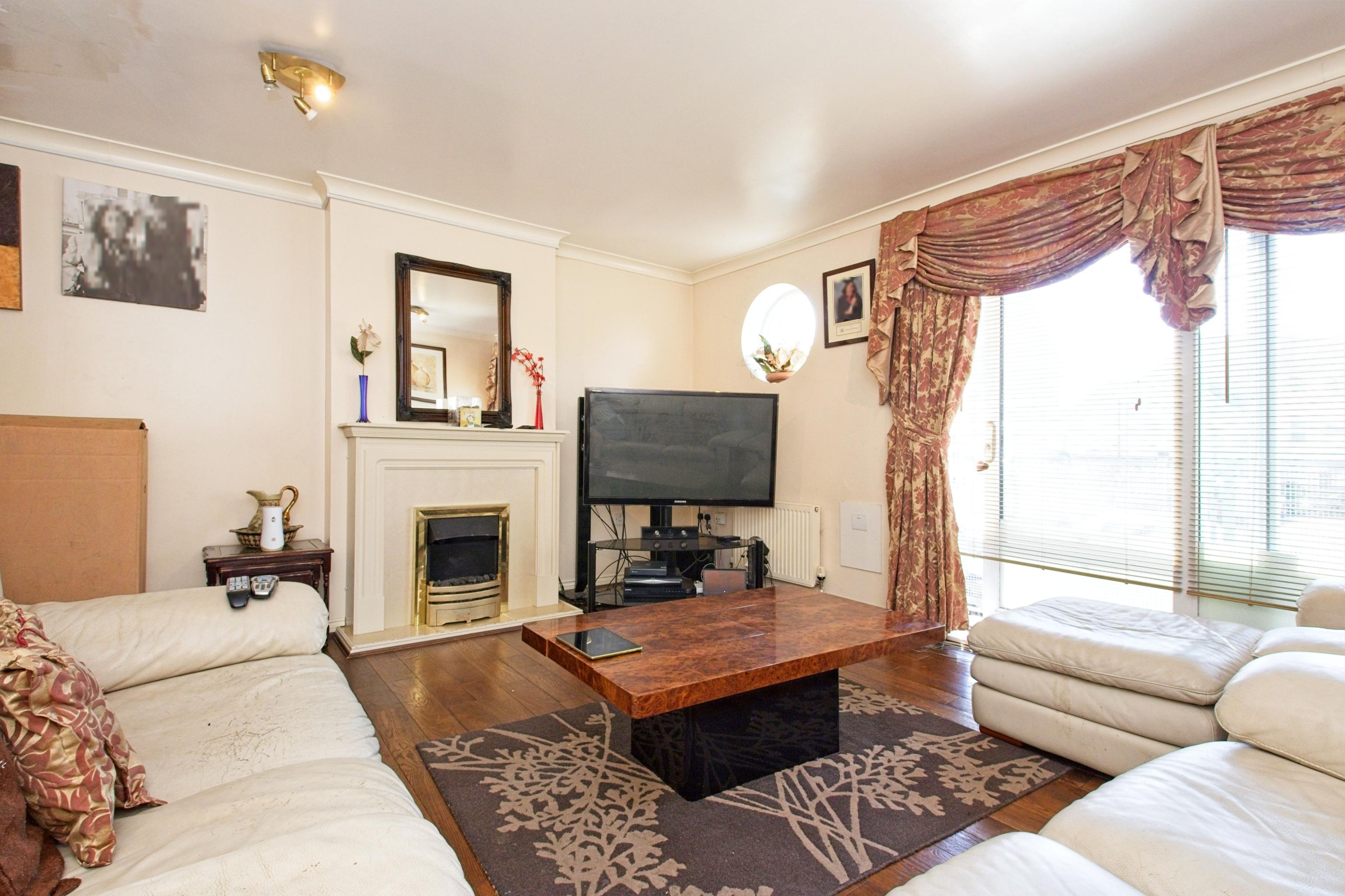 4 bedroom town house for sale in Merbury Road, West Thamesmead, London