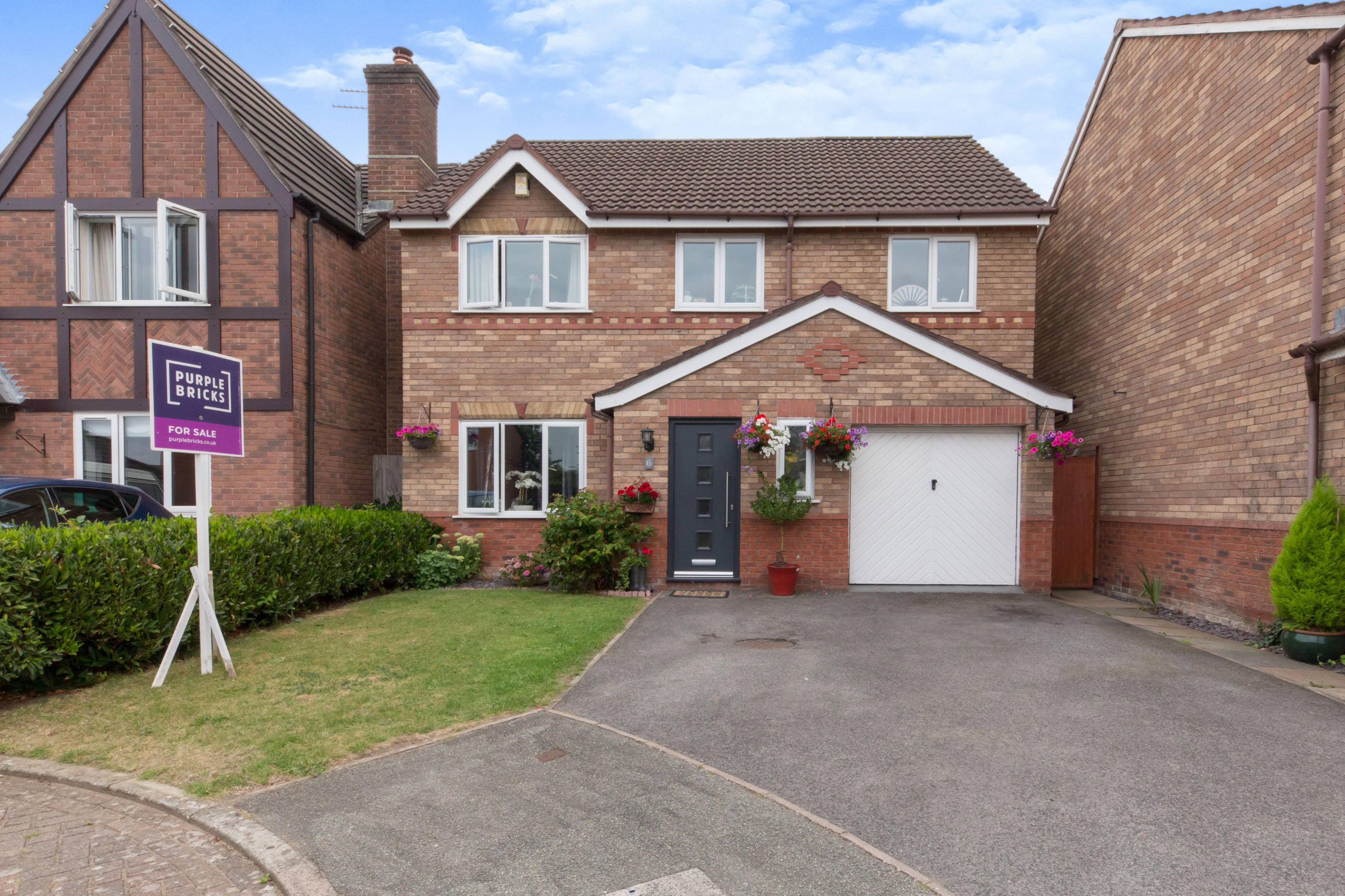 4 bedroom detached house for sale in Longhorn Close, Middlewich, CW10 9GE