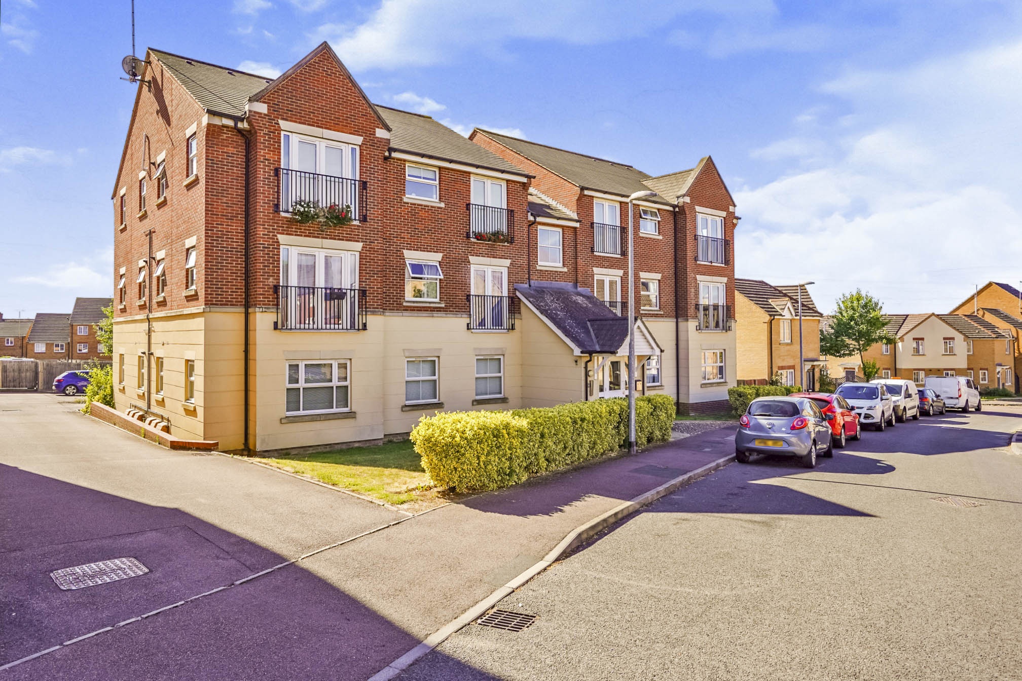 2 bedroom flat for sale in Sandpiper Way, Leighton Buzzard, LU7 4SS