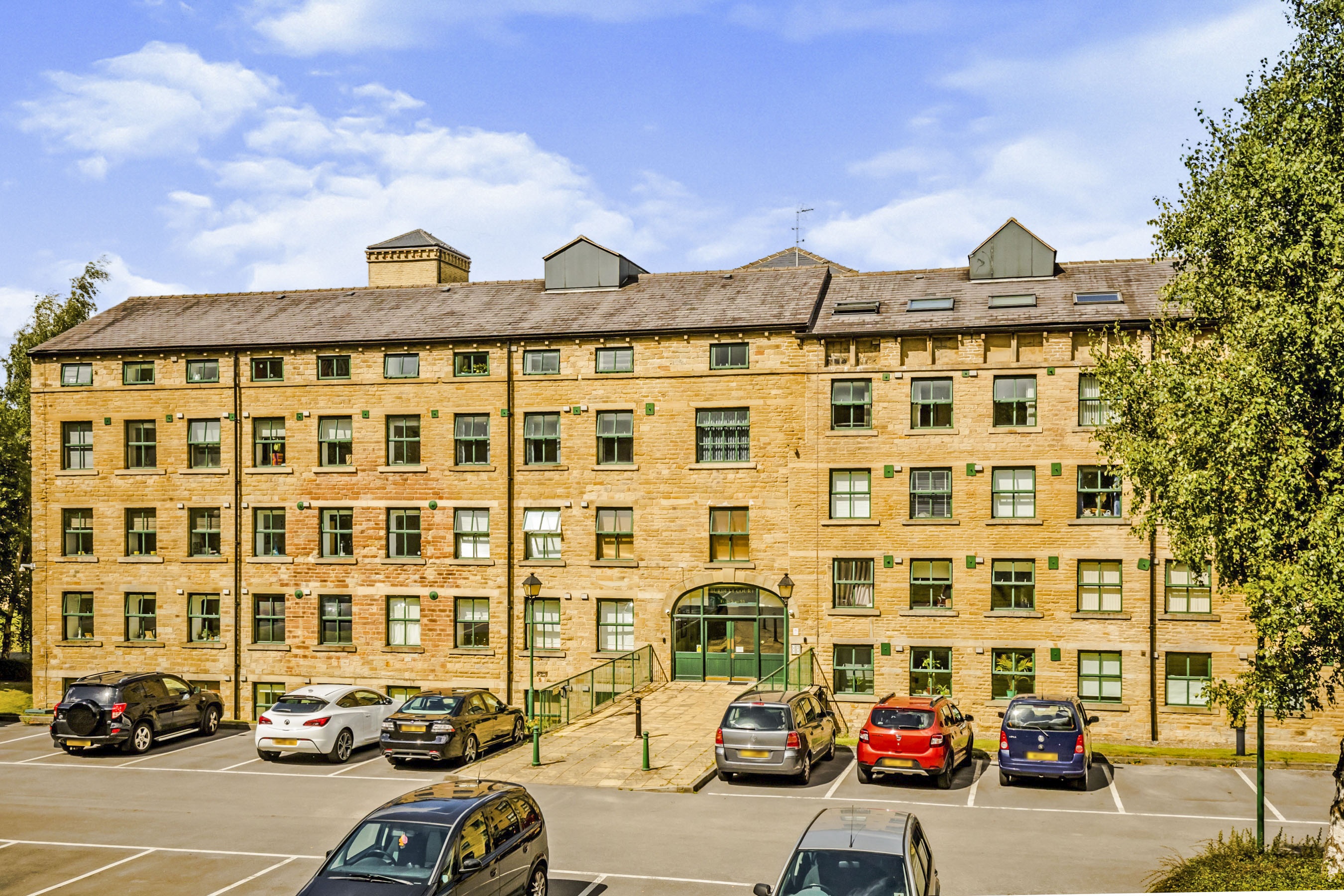 2 bedroom apartment for sale in Navigation Rise, Huddersfield, HD3 4GZ