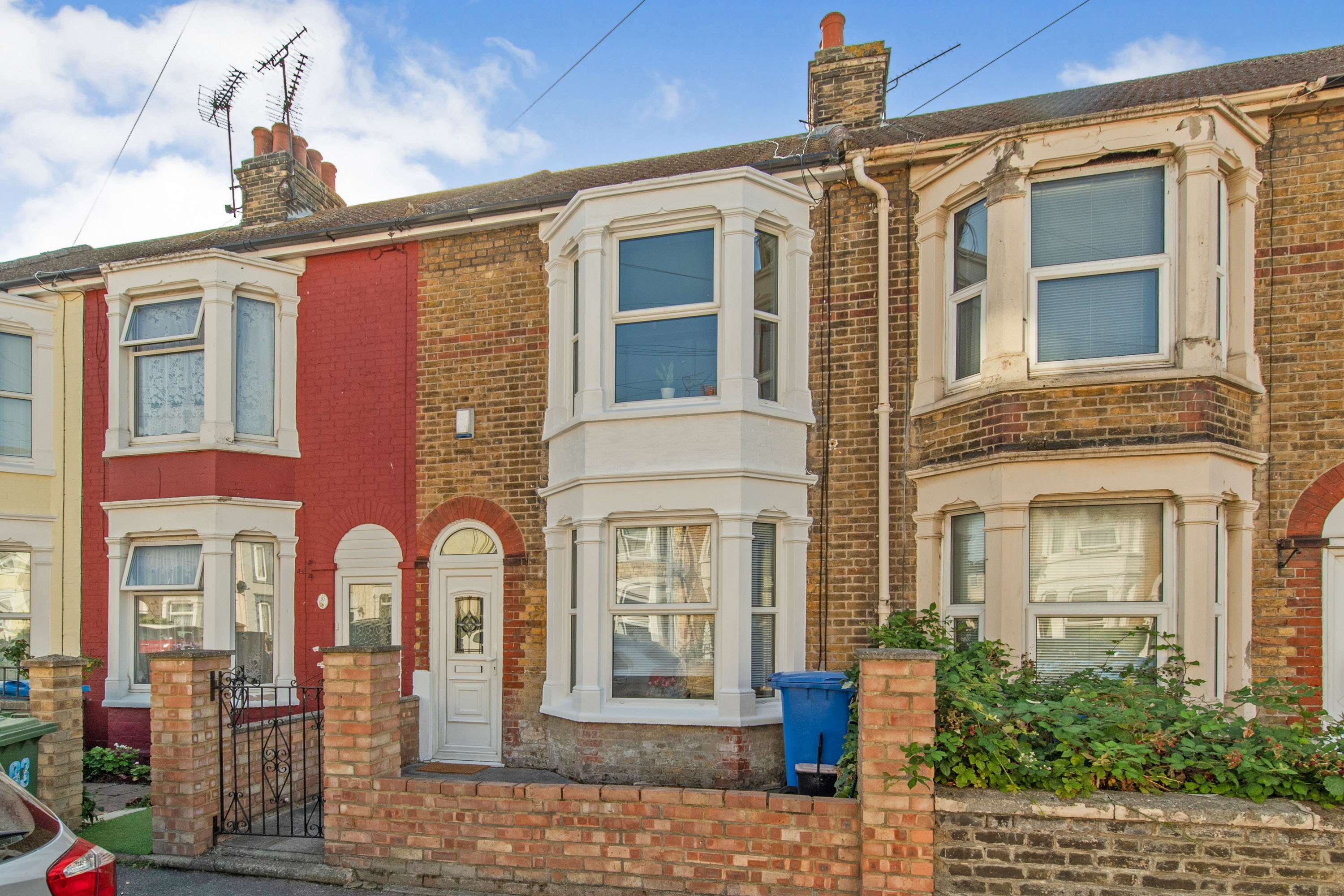 3 bedroom semidetached house for sale in Coronation Road, Sheerness