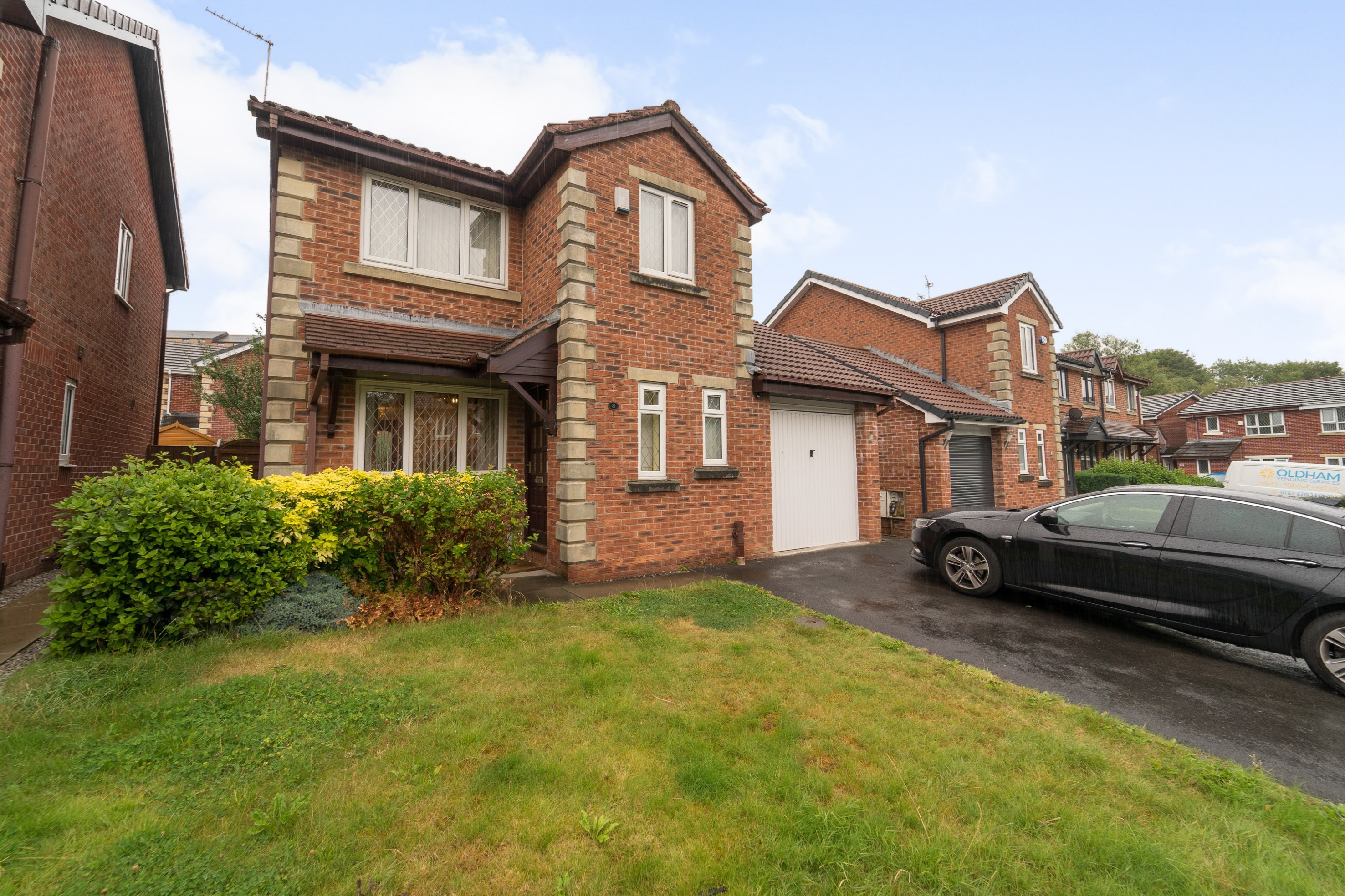 3 bedroom detached house for sale in Twinegate, Rochdale, OL12 6DW