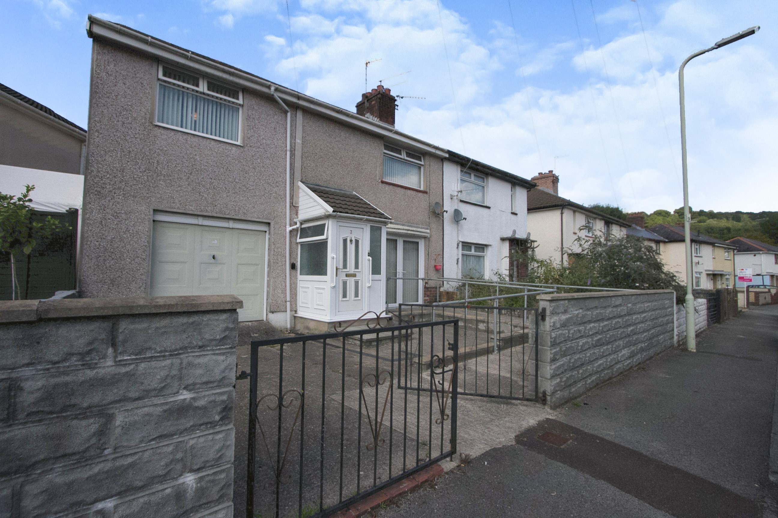 3 bedroom semidetached house for sale in Ceiriog Crescent, Pontypridd