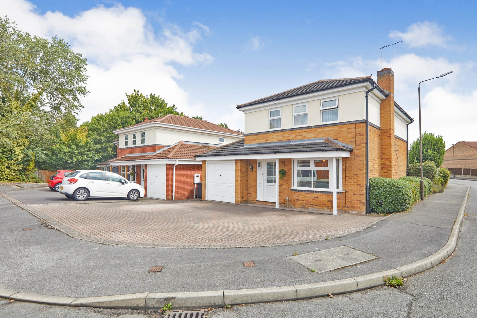 4 bedroom detached house for sale in Almond Grove, Swadlincote, DE11 0RD