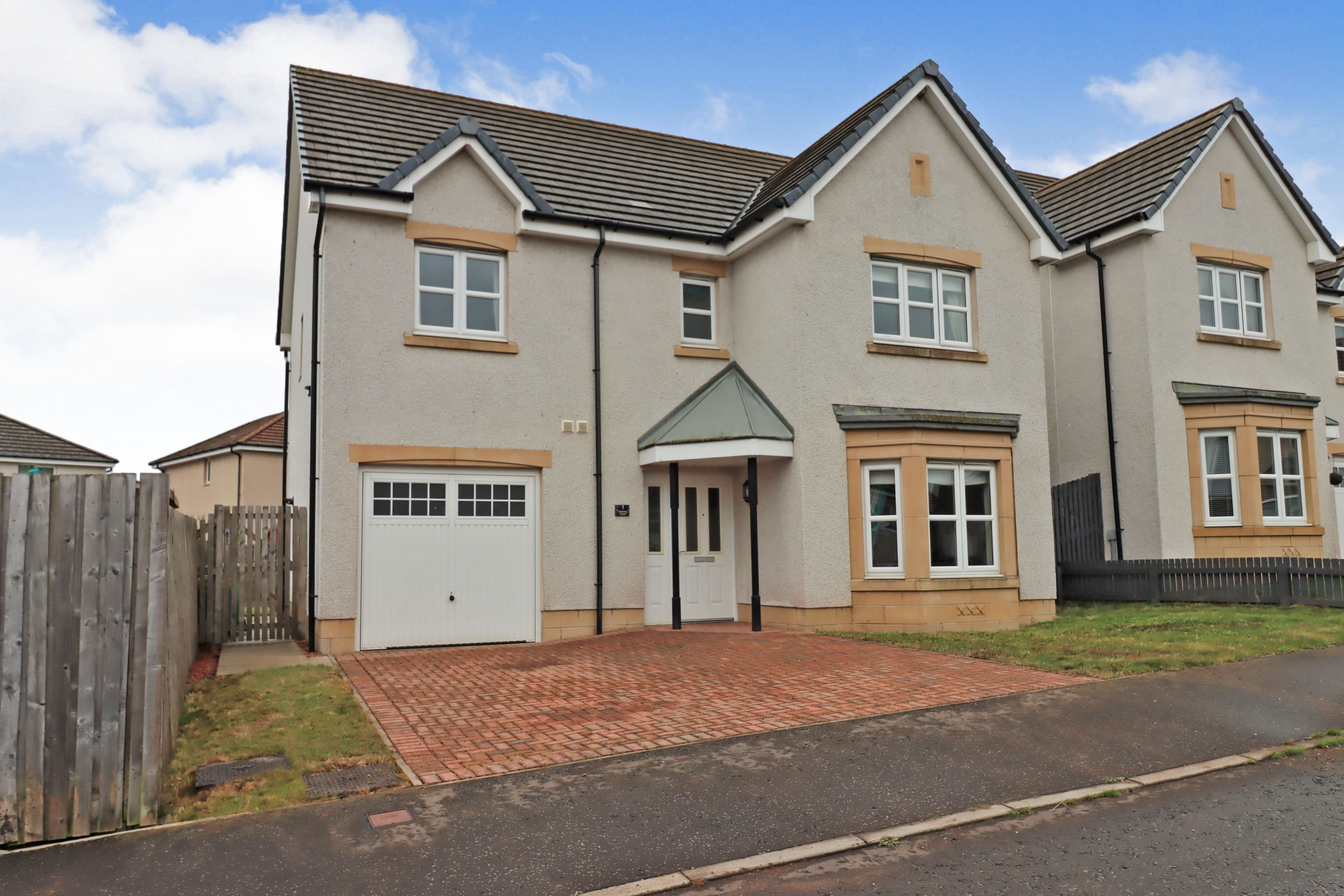 4 bedroom detached house for sale in Fleming Court, Crossgates, KY4 8EH