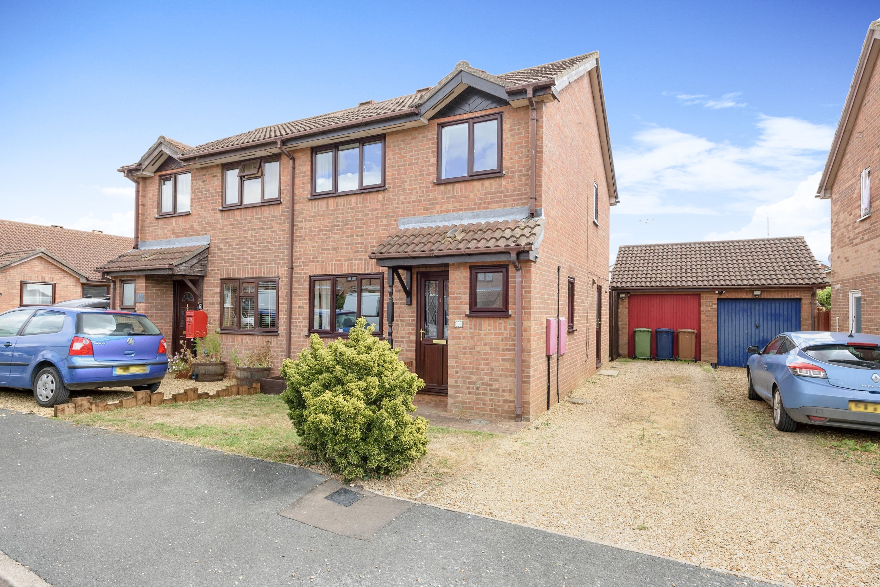 3 bedroom semidetached house for sale in Chaplins Close, Peterborough