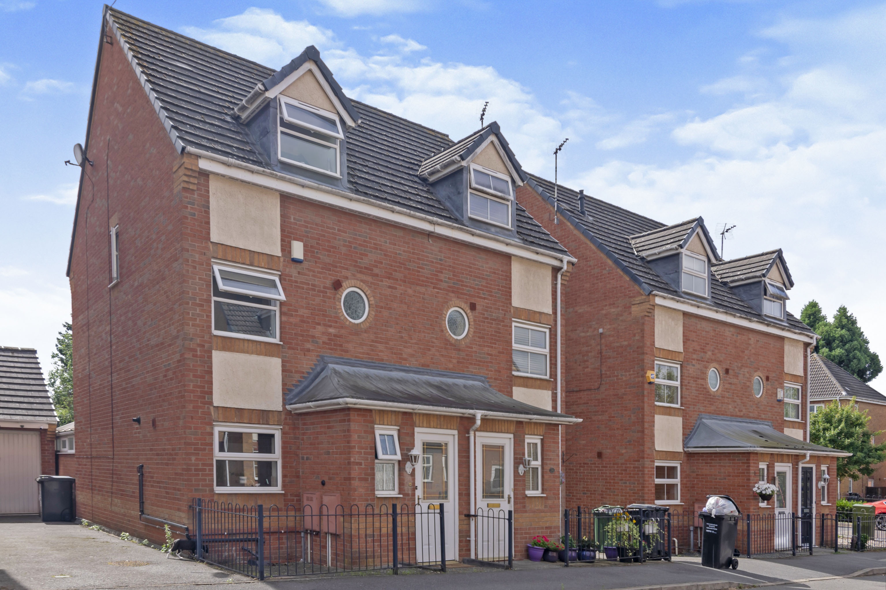 4 bedroom semidetached house for sale in Haddon Close, Syston