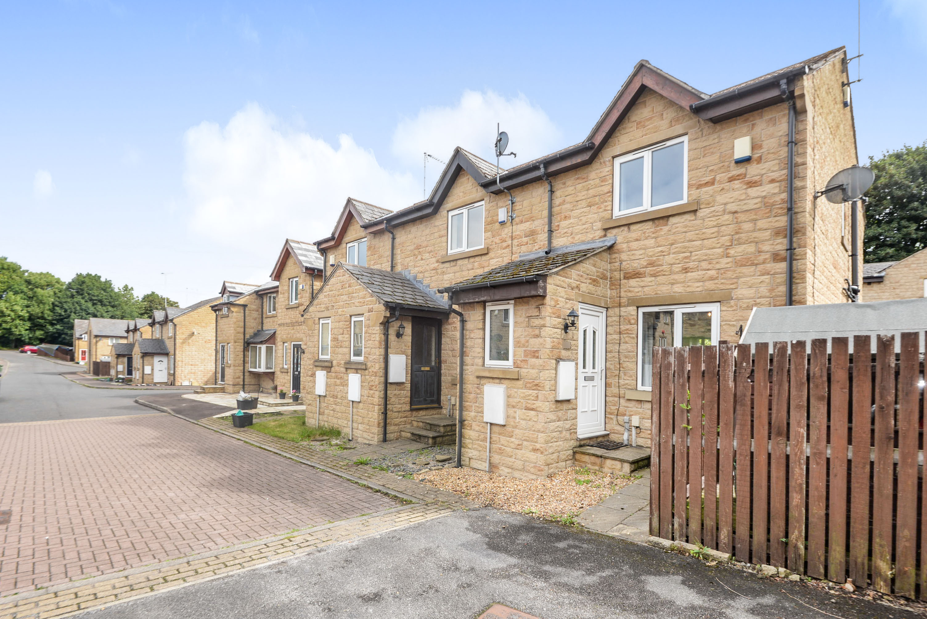 2 bedroom end of terrace house for sale in Bramston Gardens, Brighouse