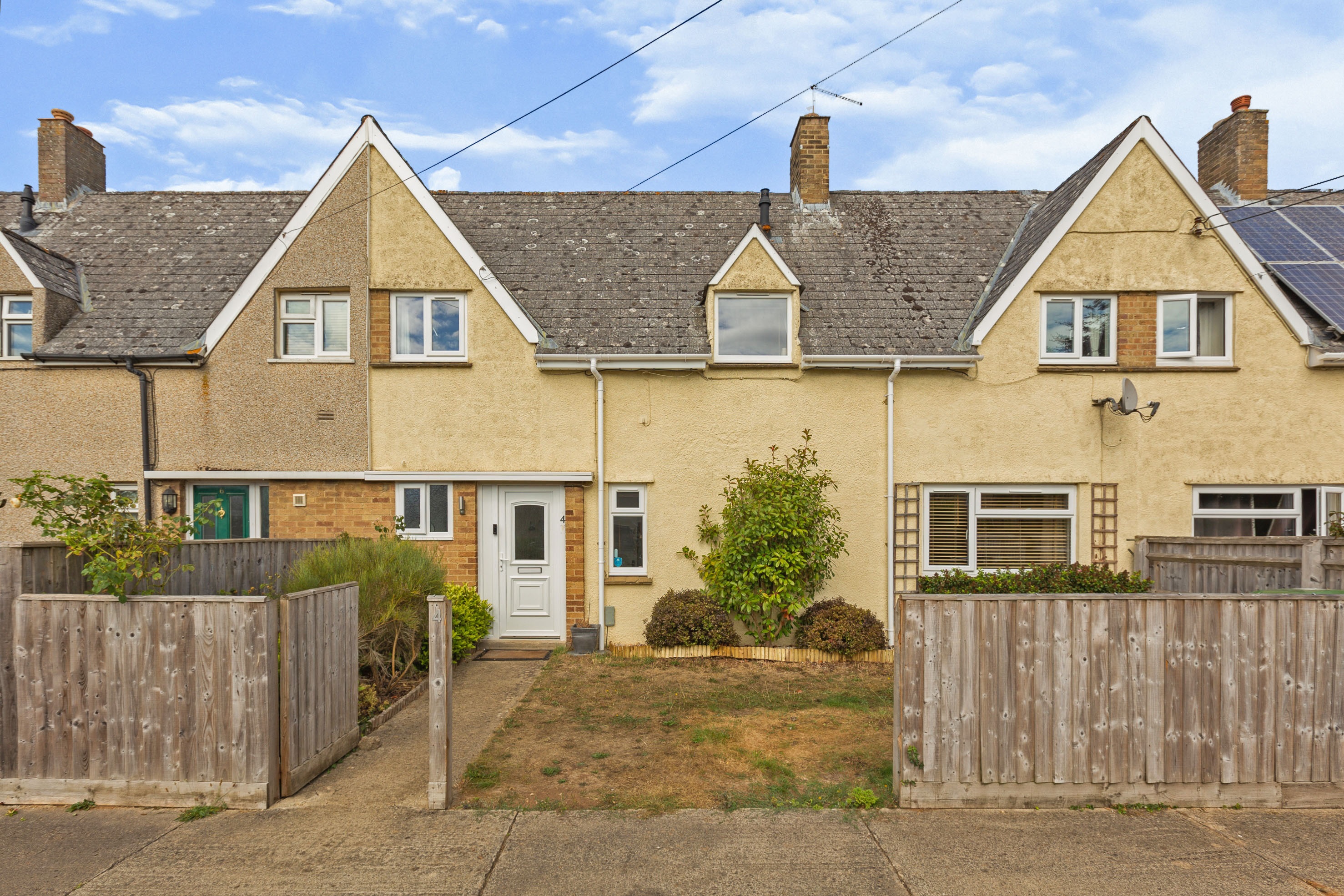 3 bedroom terraced house for sale in Charterville Close, Witney, OX29 0SL