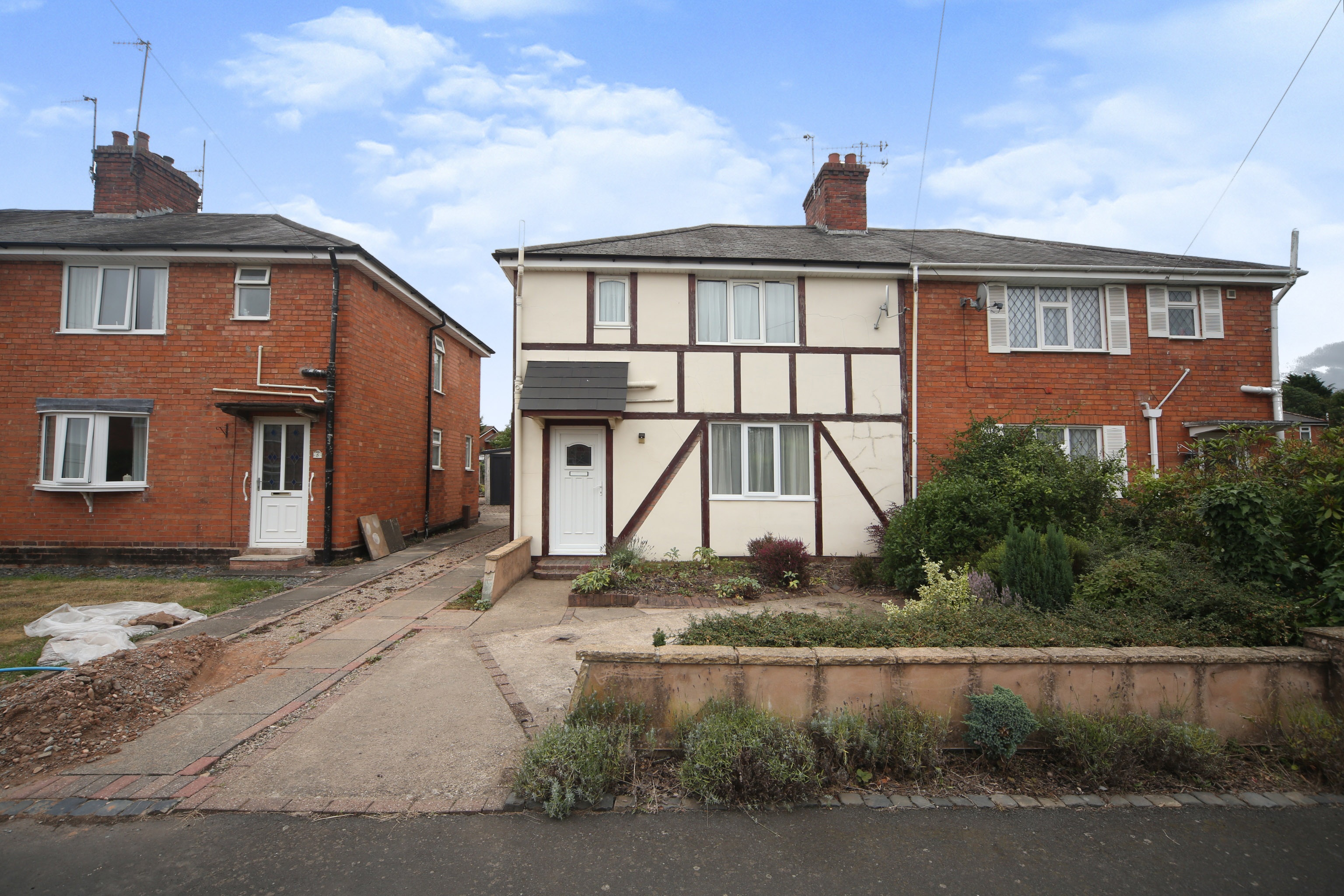 3 bedroom semidetached house for sale in Burcot Avenue, Bromsgrove