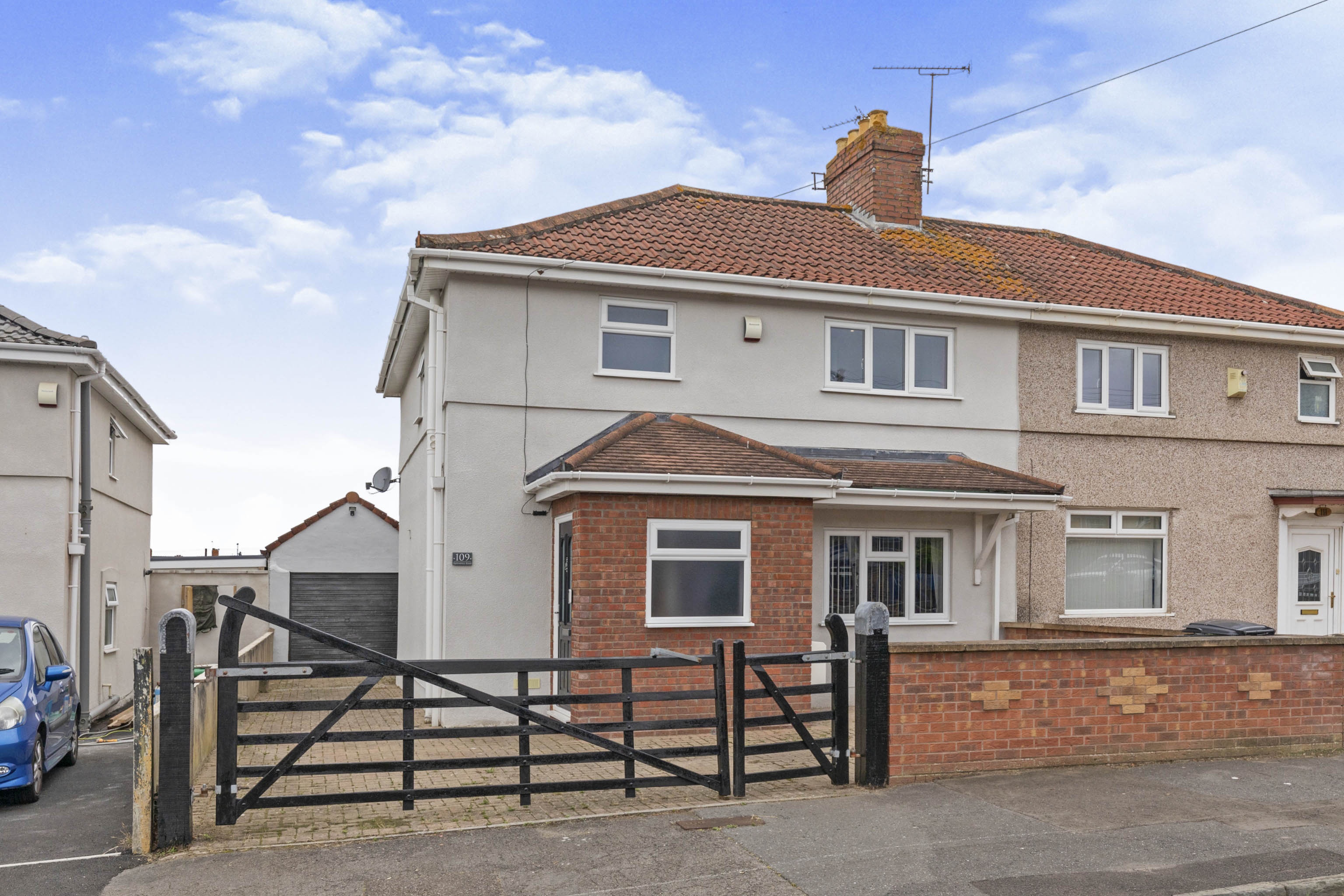 3 bedroom semidetached house for sale in Queenshill Road, Bristol, BS4 2XG