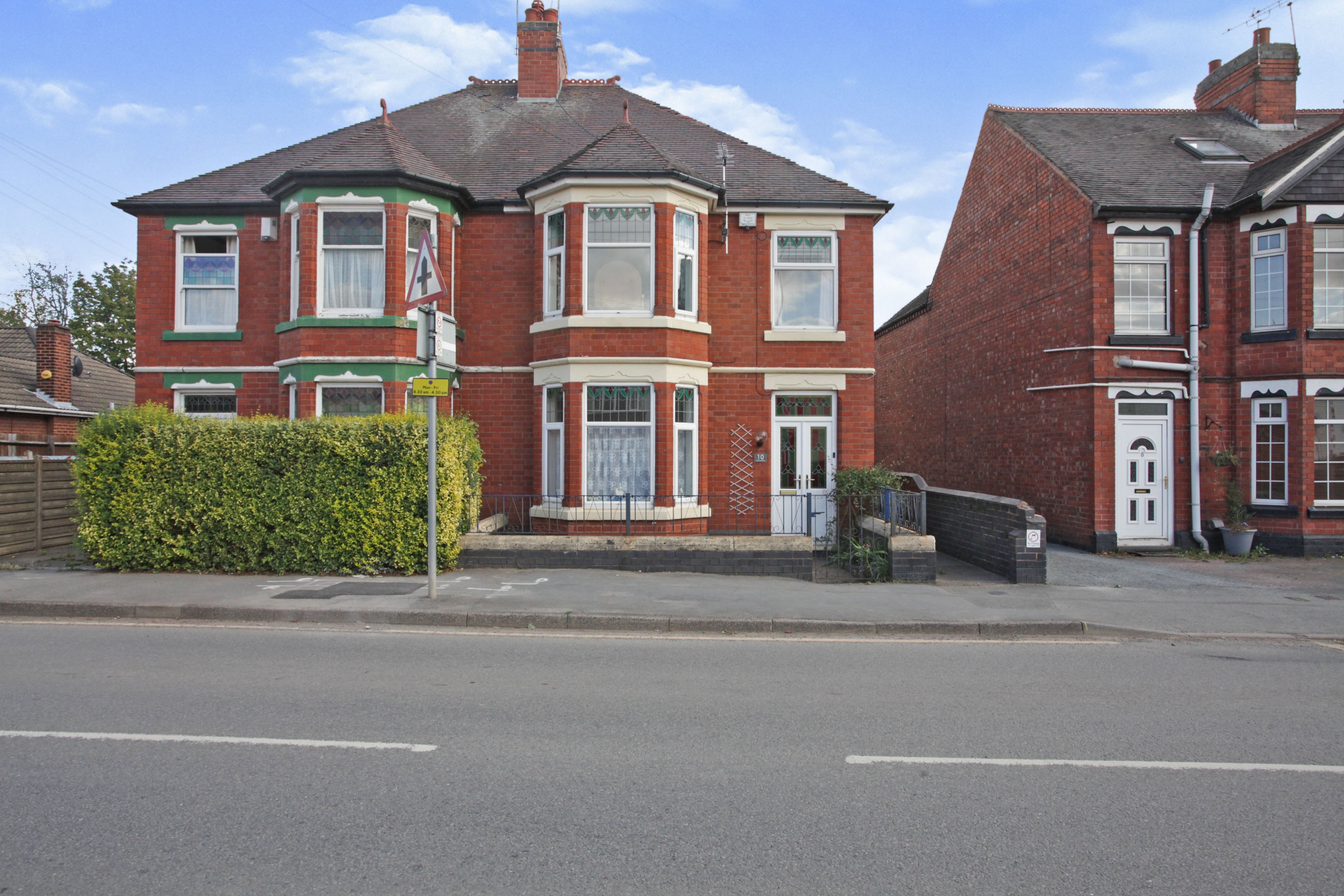4 bedroom semidetached house for sale in Church Road, Hartshill, CV10 0NB
