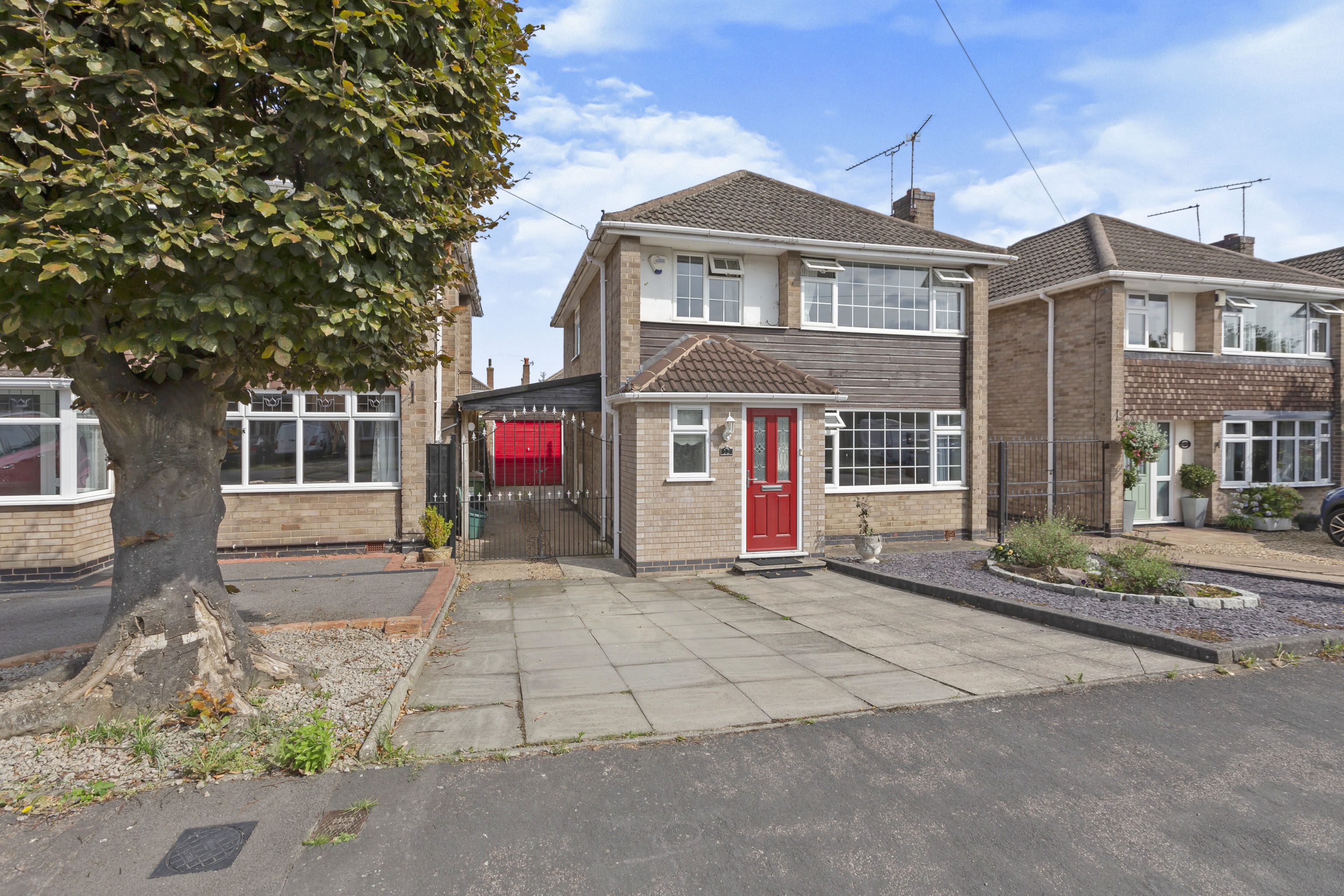 3 bedroom detached house for sale in John Bold Avenue, Leicester, LE9 4DN