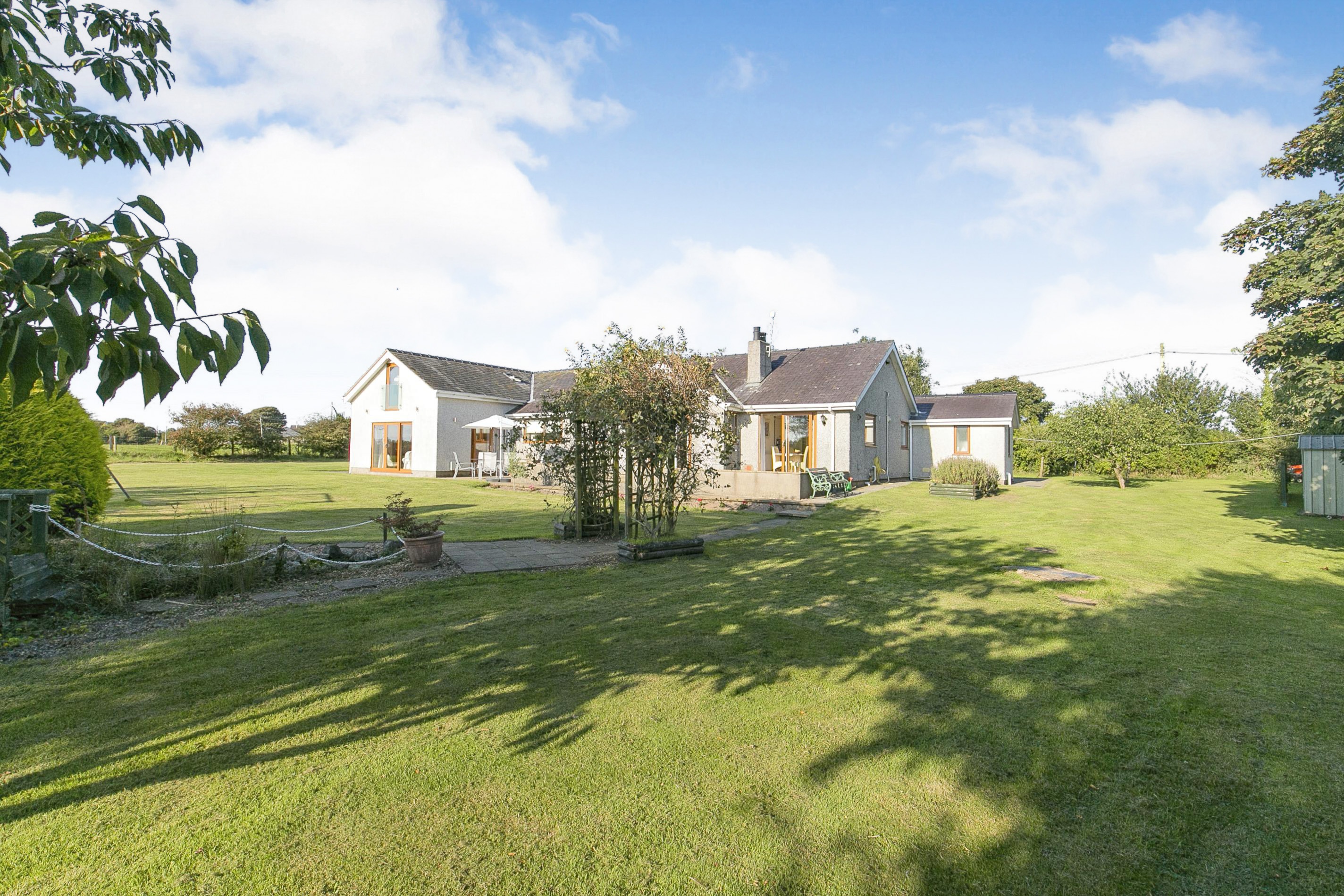 6 bedroom detached house for sale in Capel Coch, Llangefni, LL77 7UT