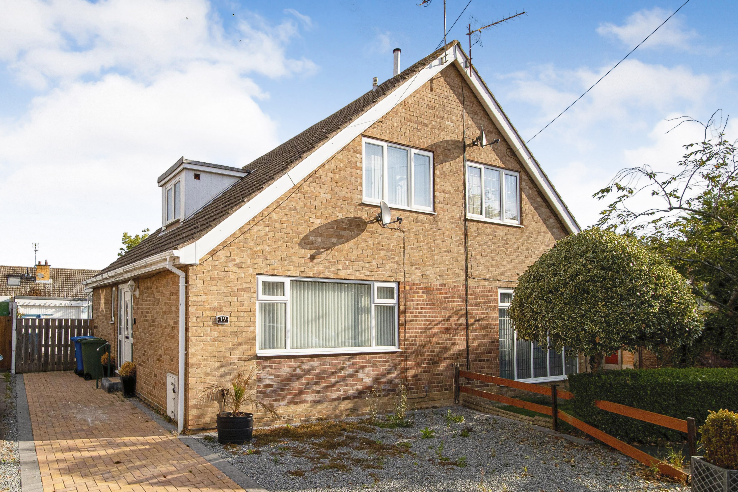 3 bedroom semidetached bungalow for sale in Kissing Gate, Burton