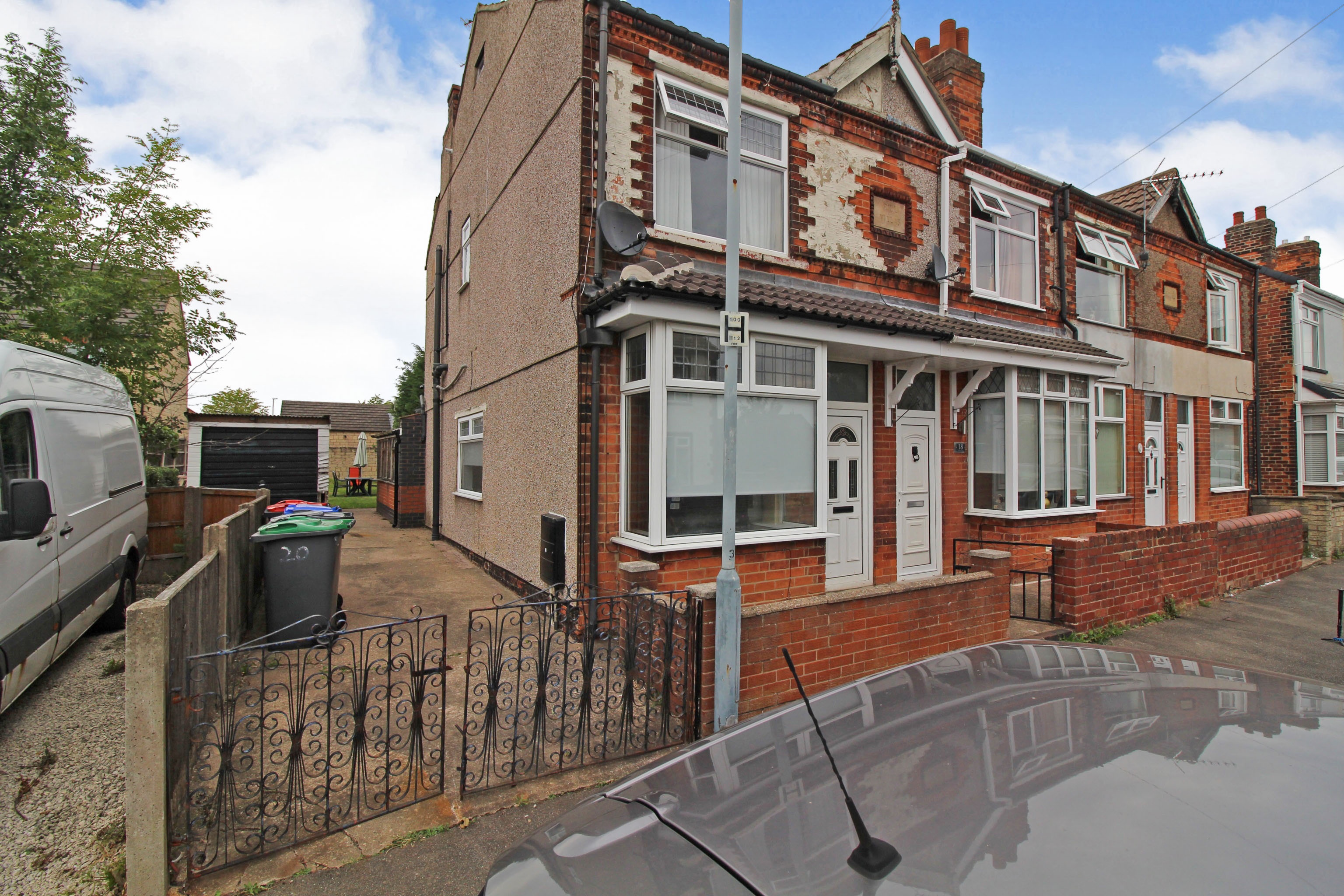 2 bedroom end of terrace house for sale in Ashfield Street, Suttonin