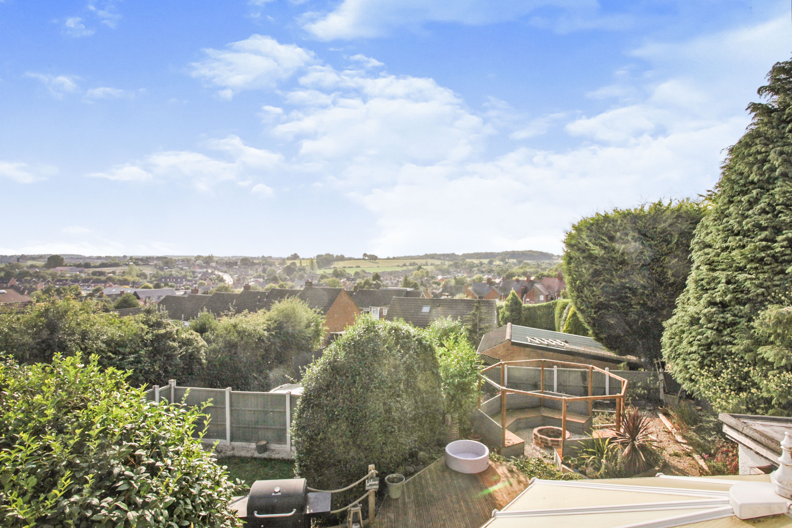 2 bedroom detached house for sale in Victoria Road, Hartshill, CV10 0LR