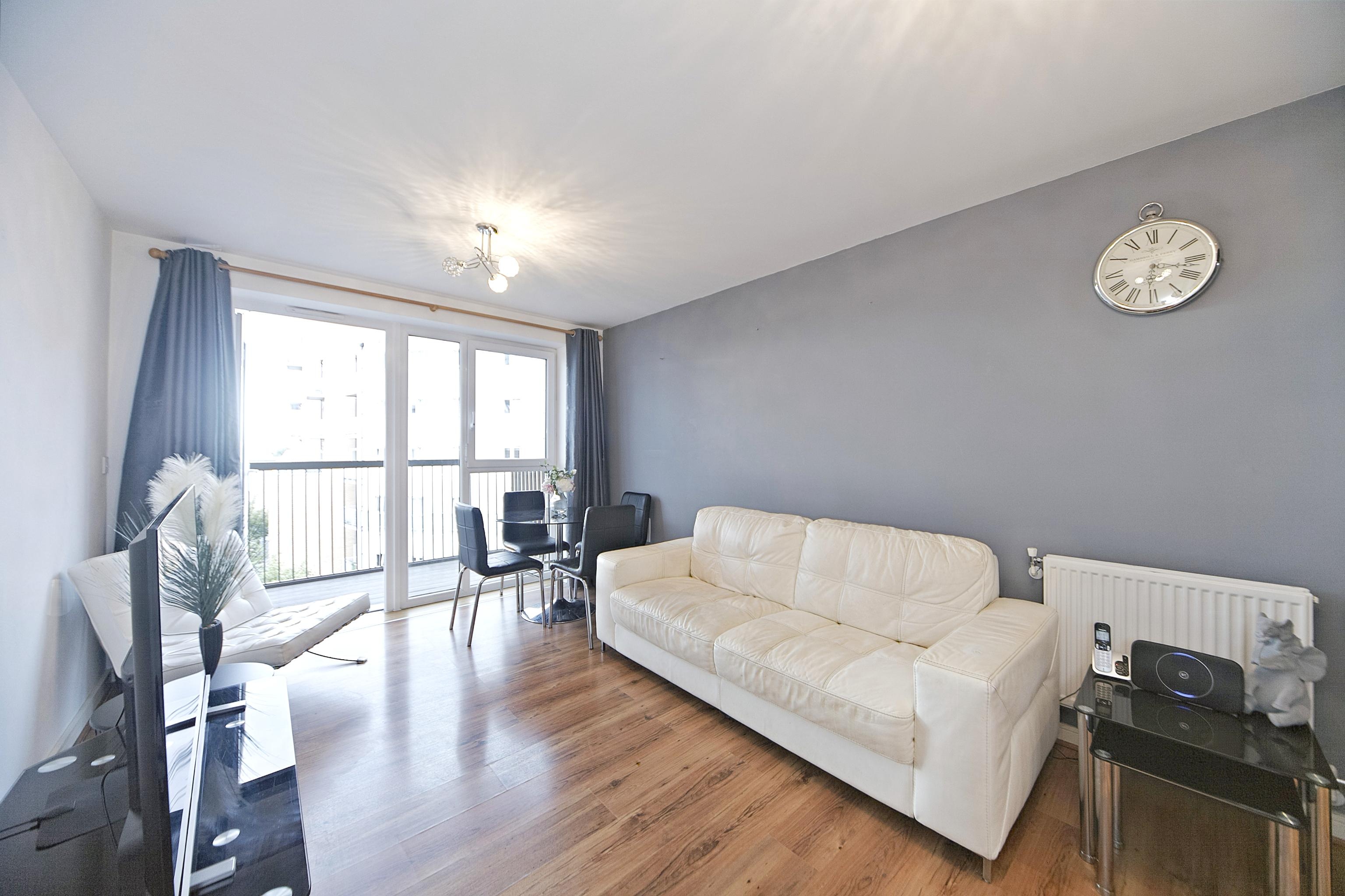 2 bedroom flat for sale in Whitestone Way, Croydon, CR0 4FG