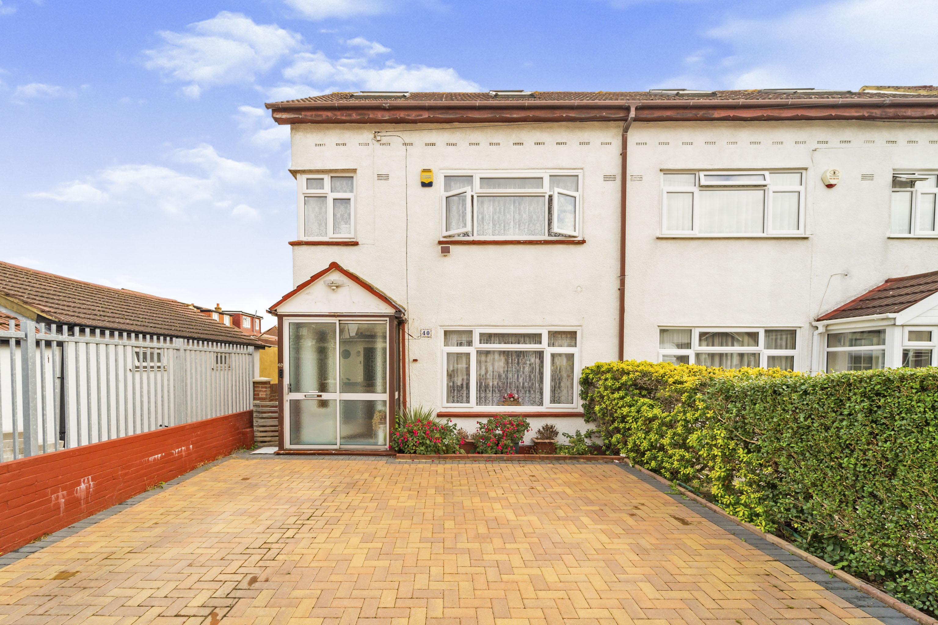 4 bedroom semidetached house for sale in Gledwood Crescent, Hayes, UB4 0AX