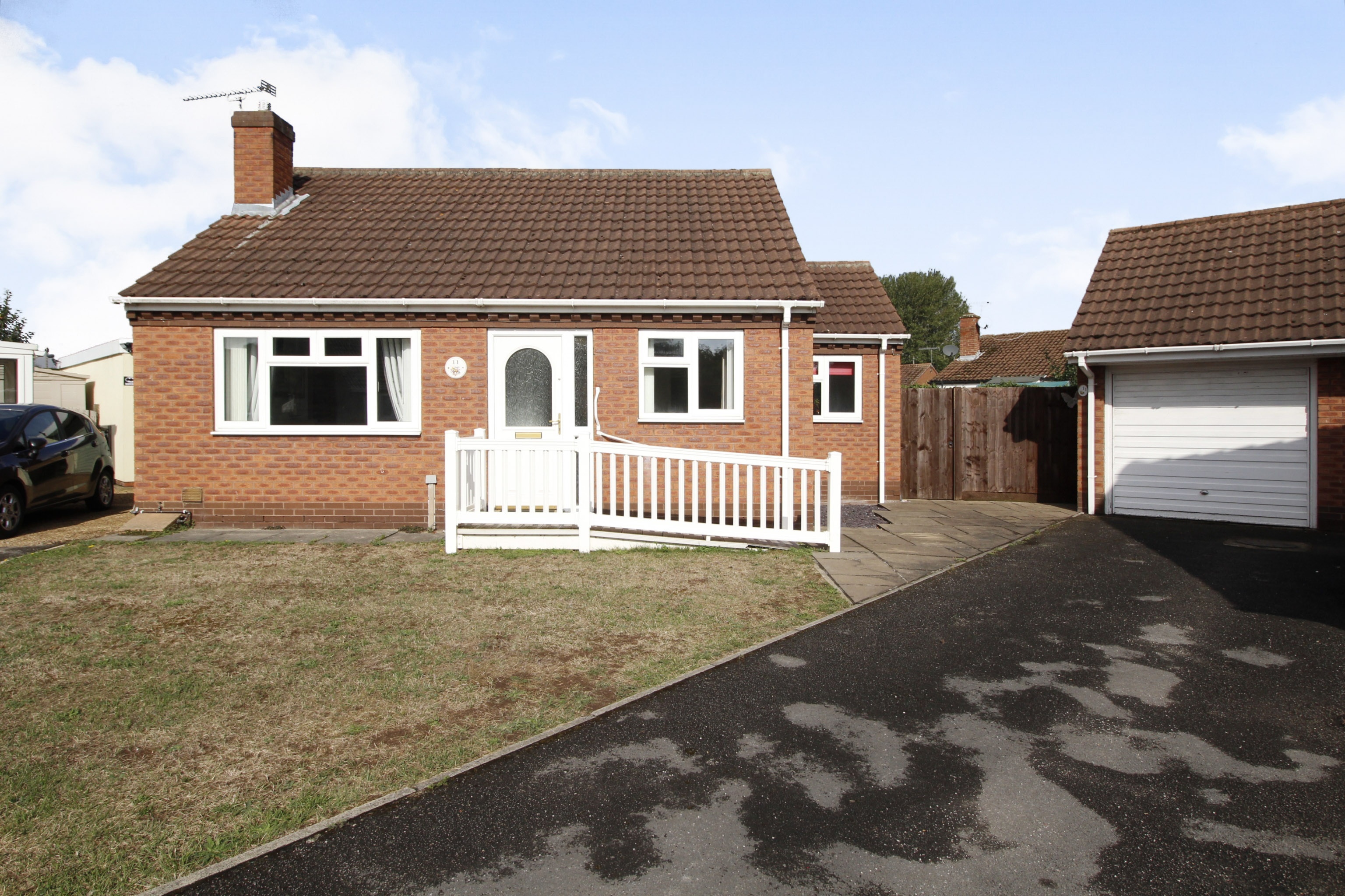 2 bedroom detached bungalow for sale in The Paddock, Carlton, DN14 9QA