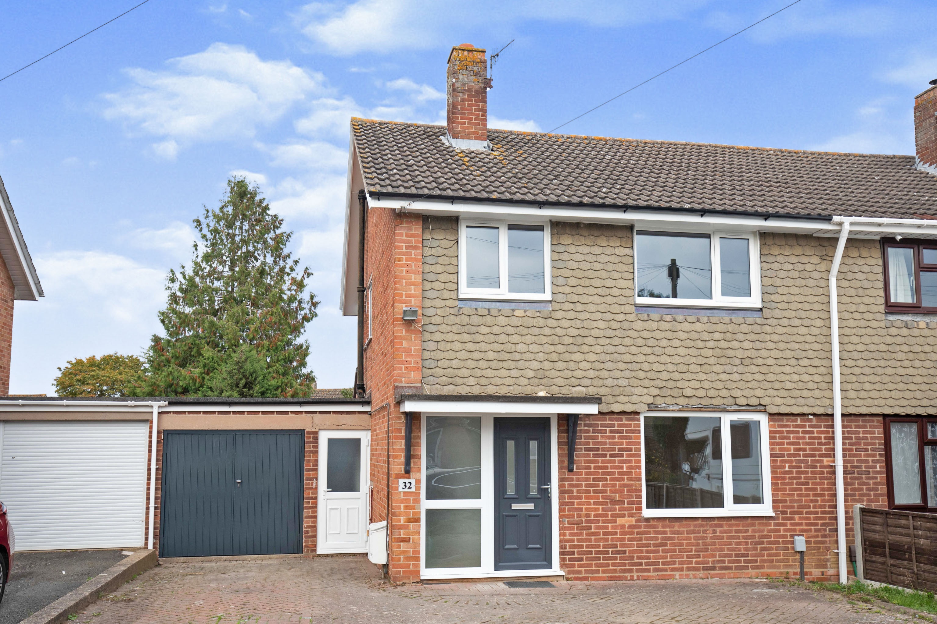 3 bedroom semidetached house for sale in Baker Avenue, Stratfordupon