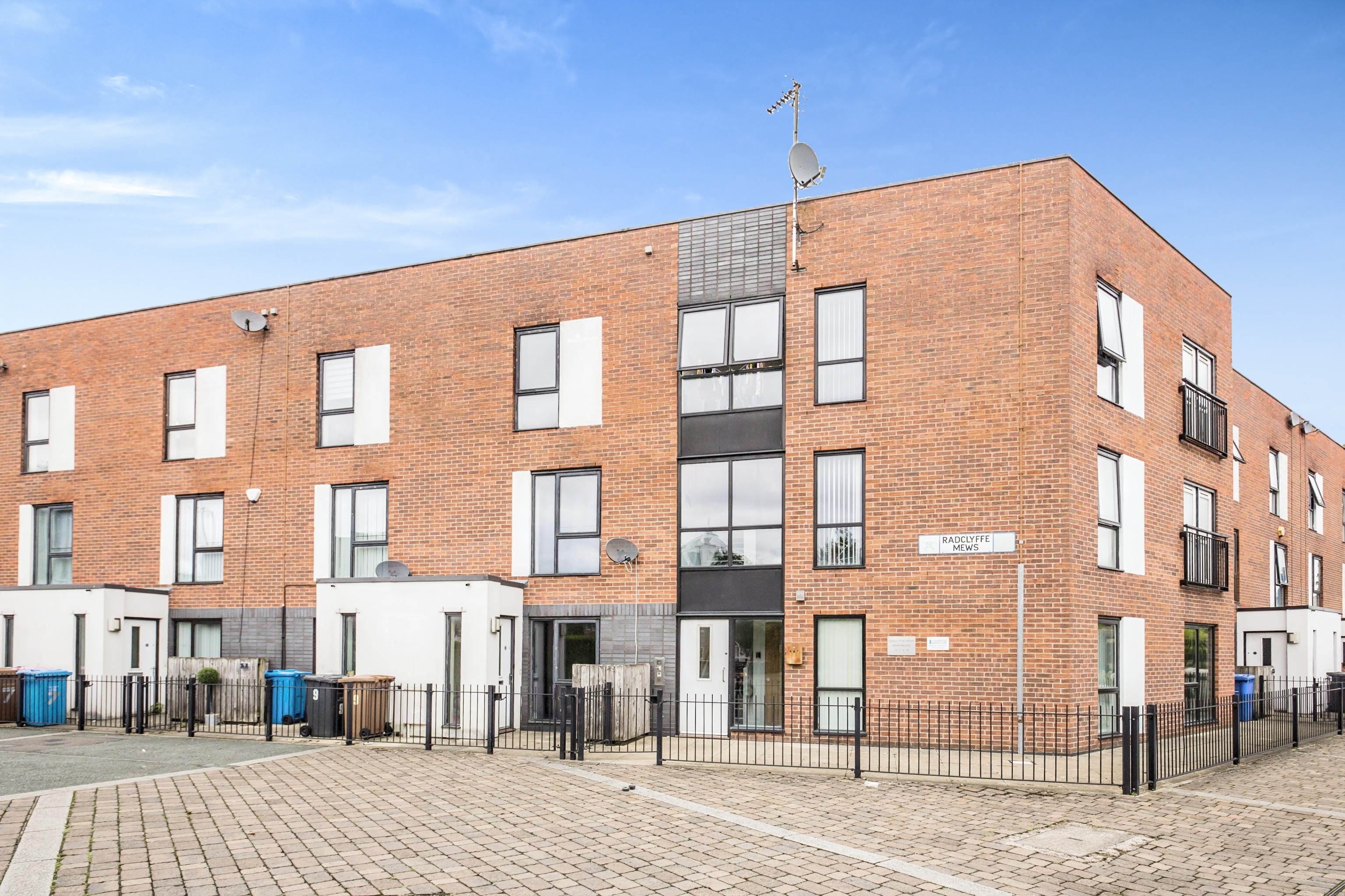 3 bedroom terraced house for sale in Radclyffe Mews, Salford, M5 3GD