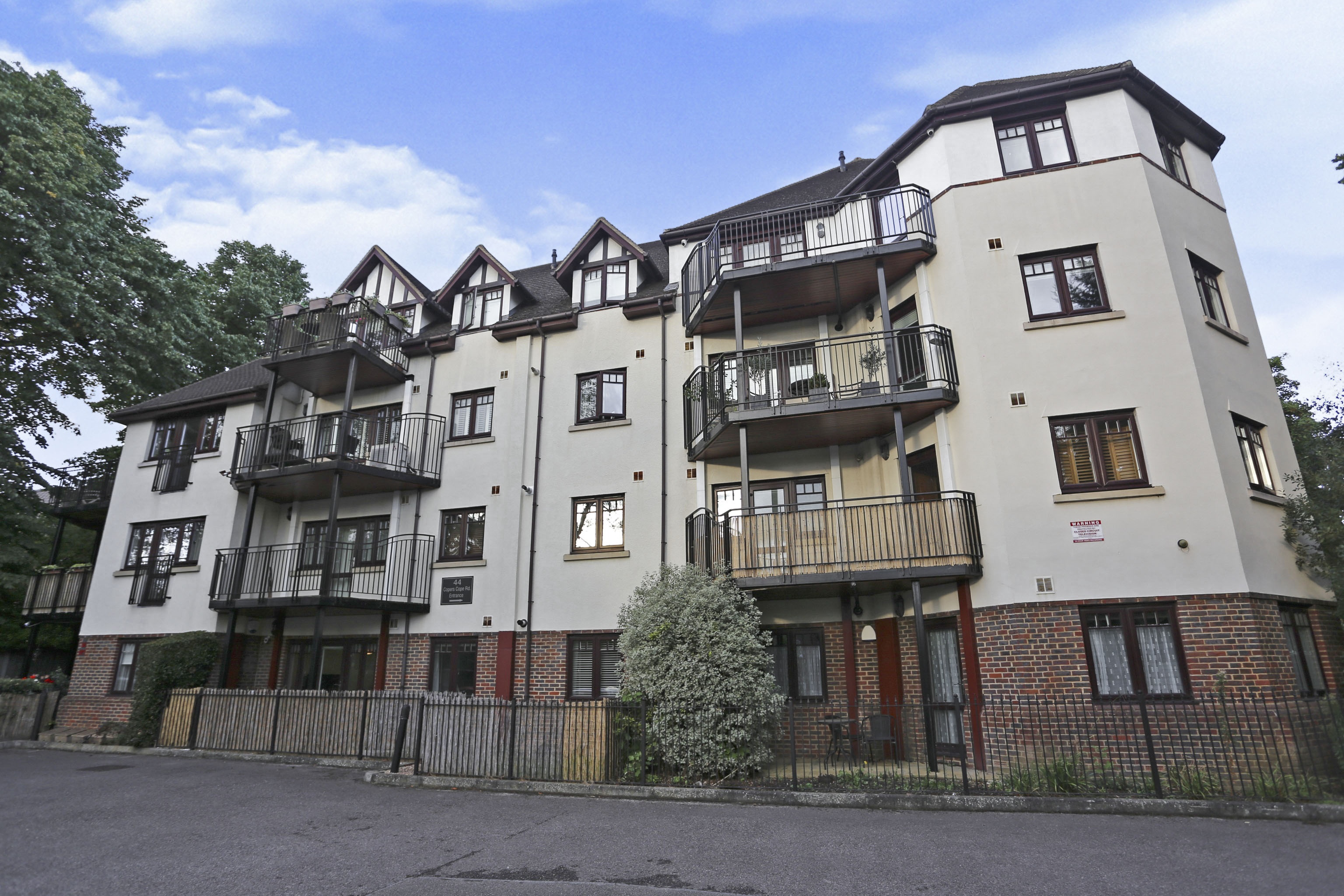 2 bedroom apartment for sale in 44 Copers Cope Road, Beckenham, BR3 1FZ
