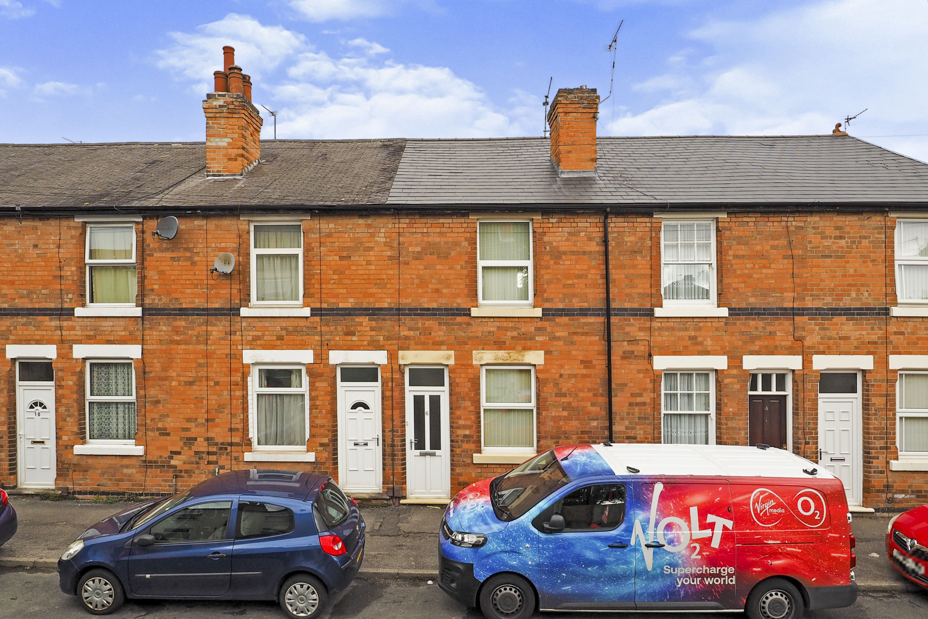 2 bedroom terraced house for sale in Chatsworth Avenue, Gedling, NG4 3JL