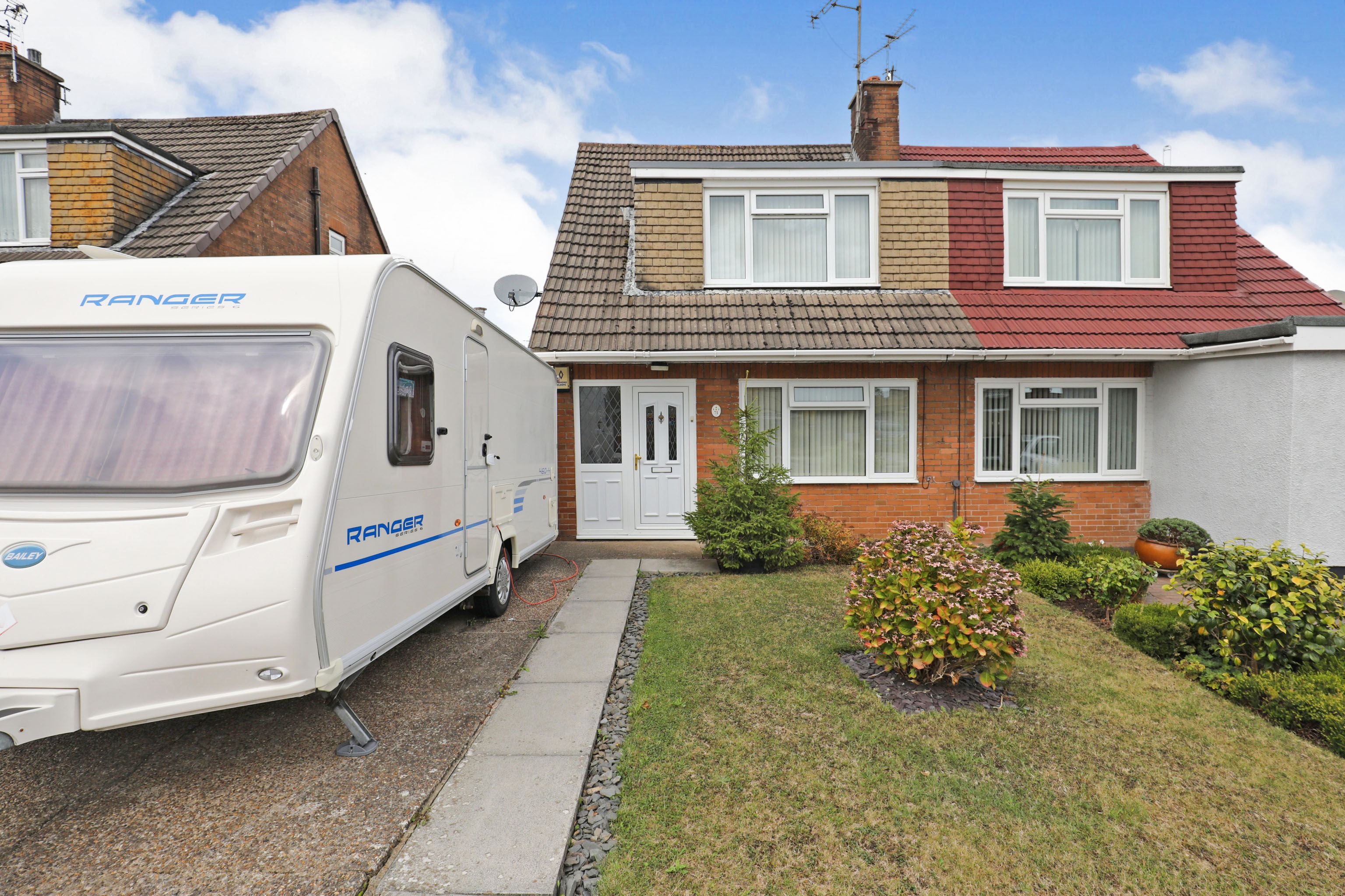 3 bedroom semidetached house for sale in Oakwood Avenue, Cardiff, CF23 9EZ