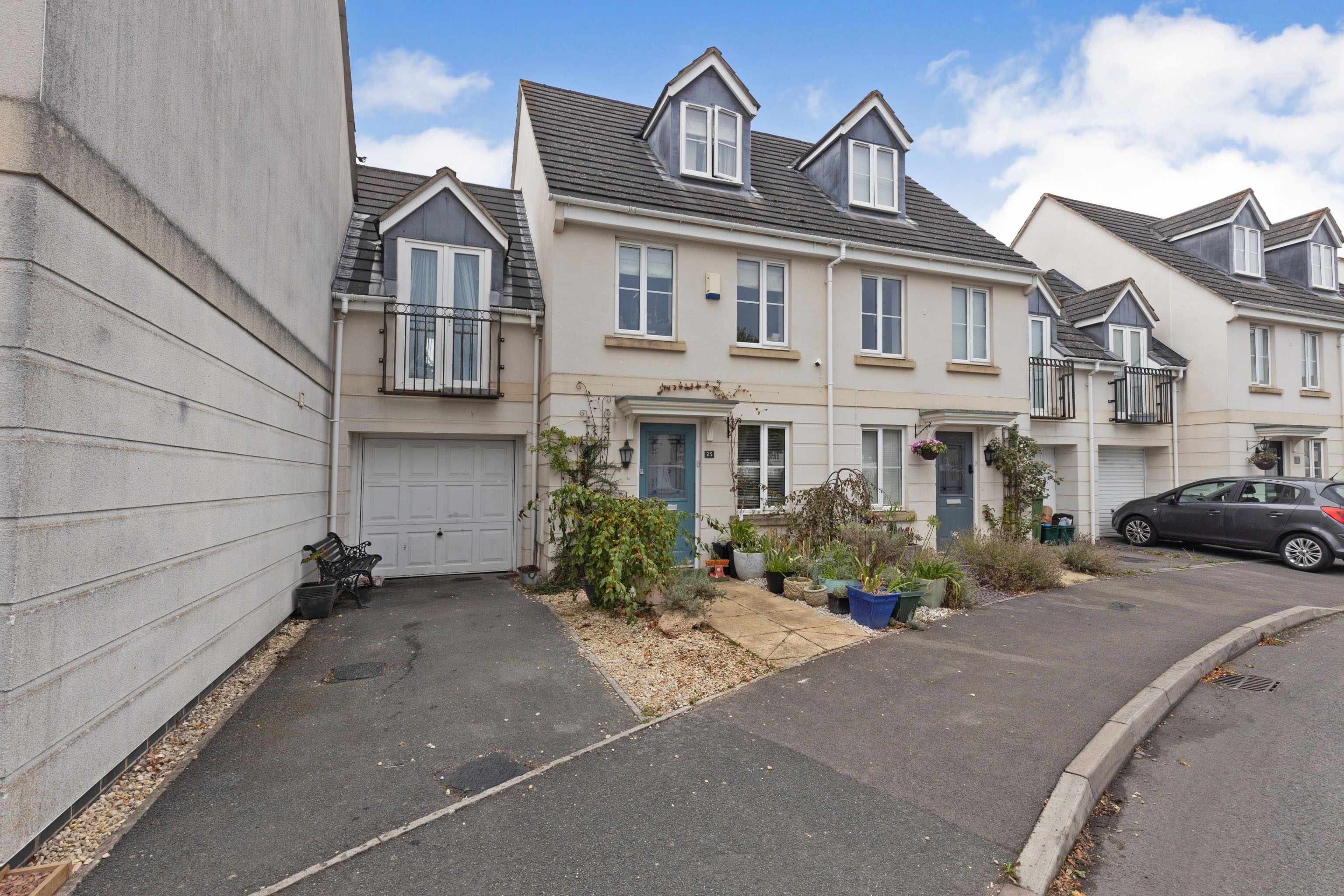 3 bedroom terraced house for sale in Rosebay Gardens, Cheltenham, GL51 0WP