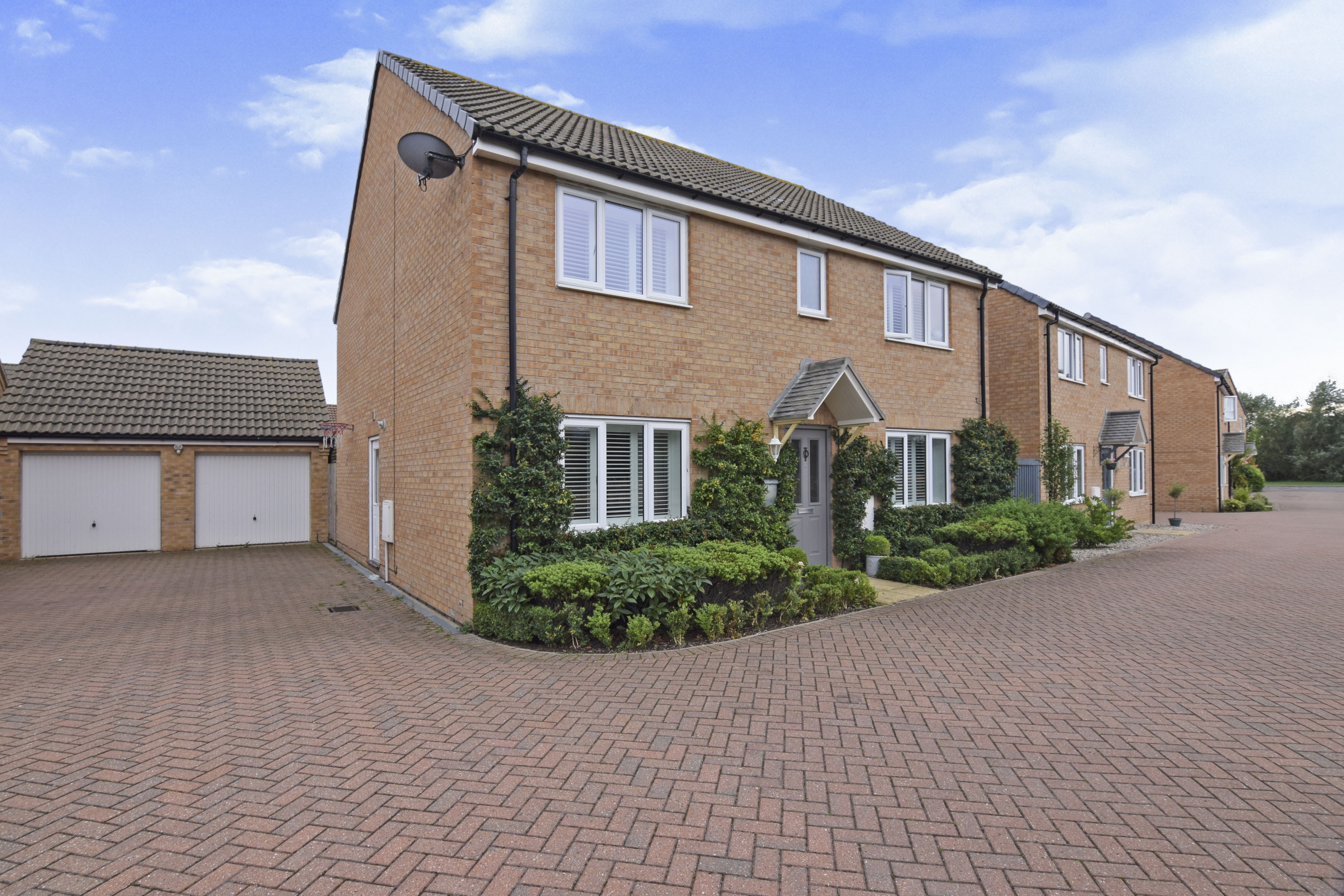 5 bedroom detached house for sale in Duchess Drive, Peterborough, PE6 8FN