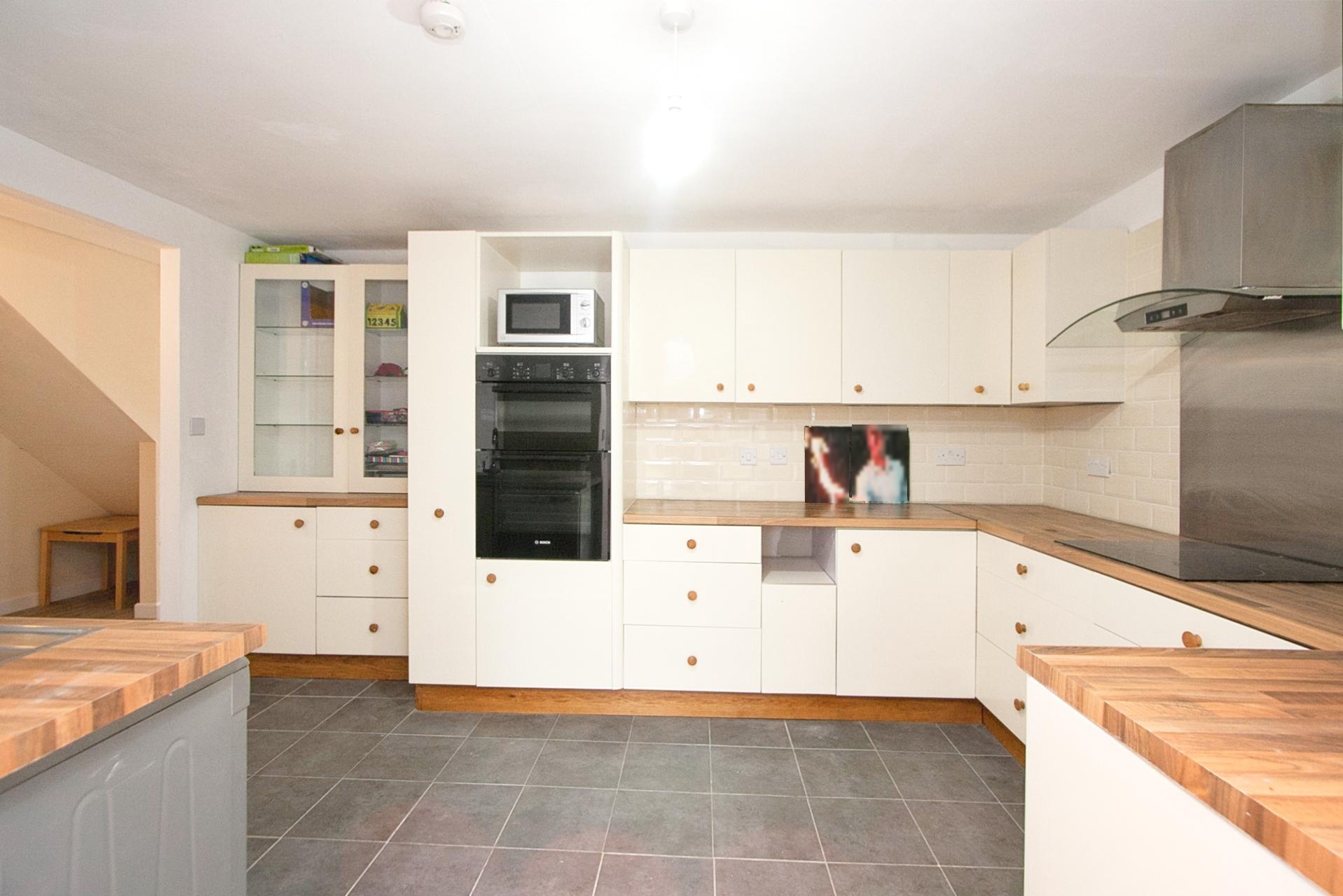 3 bedroom terraced house for sale in Broadfields, Pewsey, SN9 5DT