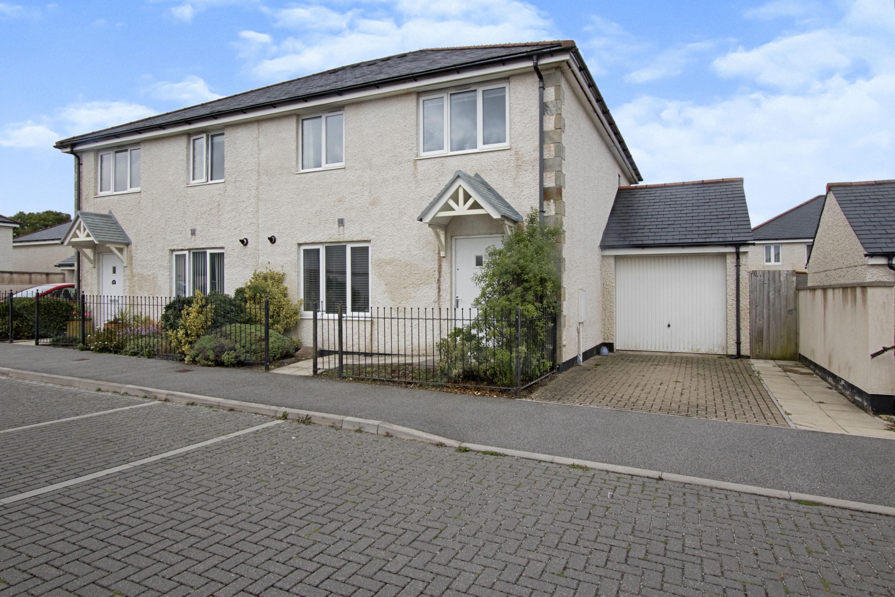 4 bedroom semidetached house for sale in Penwethers Crescent, Truro, TR1 3GH