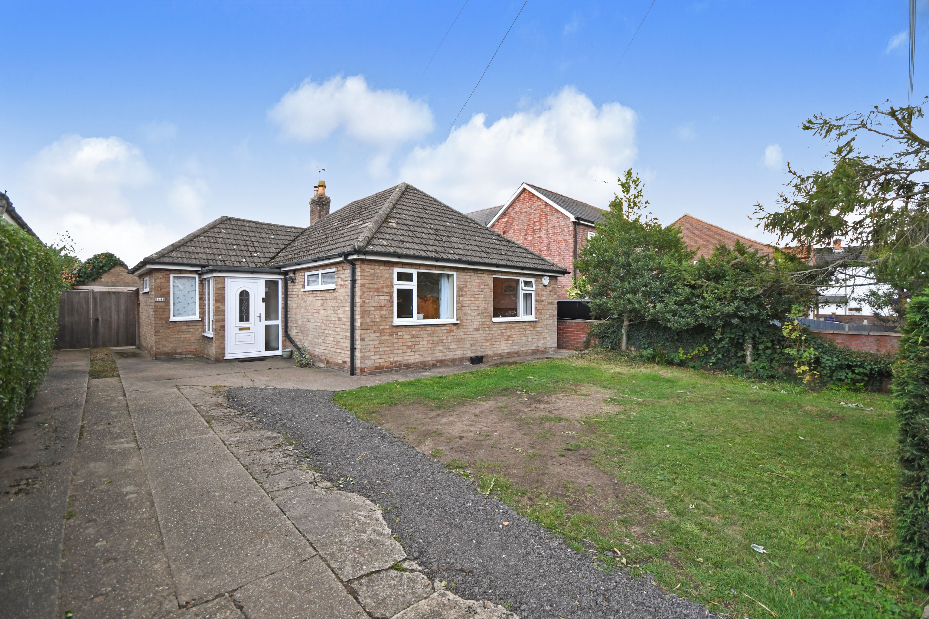 2 bedroom detached bungalow for sale in High Street, Eagle, Lincoln