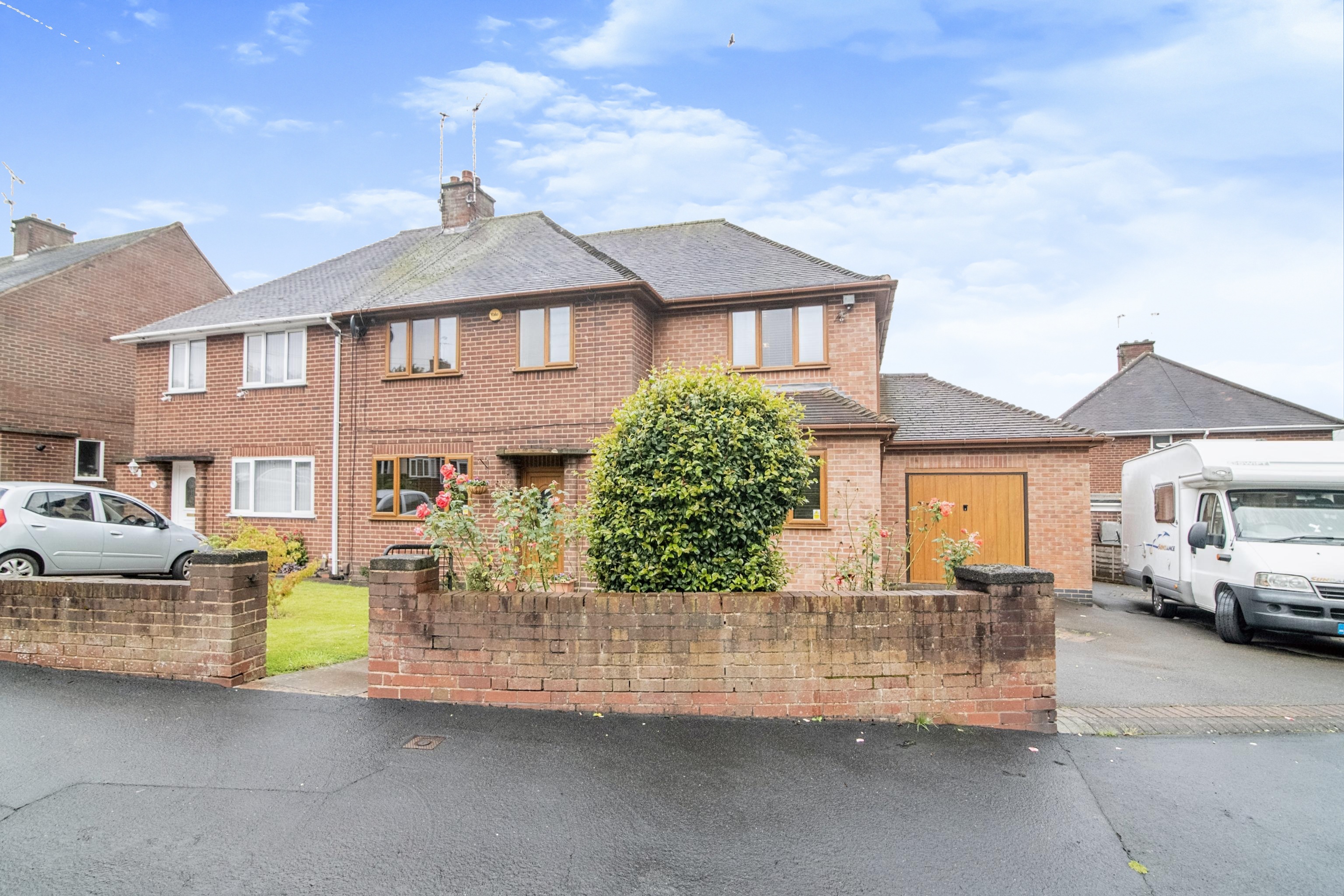4 bedroom semidetached house for sale in Barnford Crescent, Oldbury
