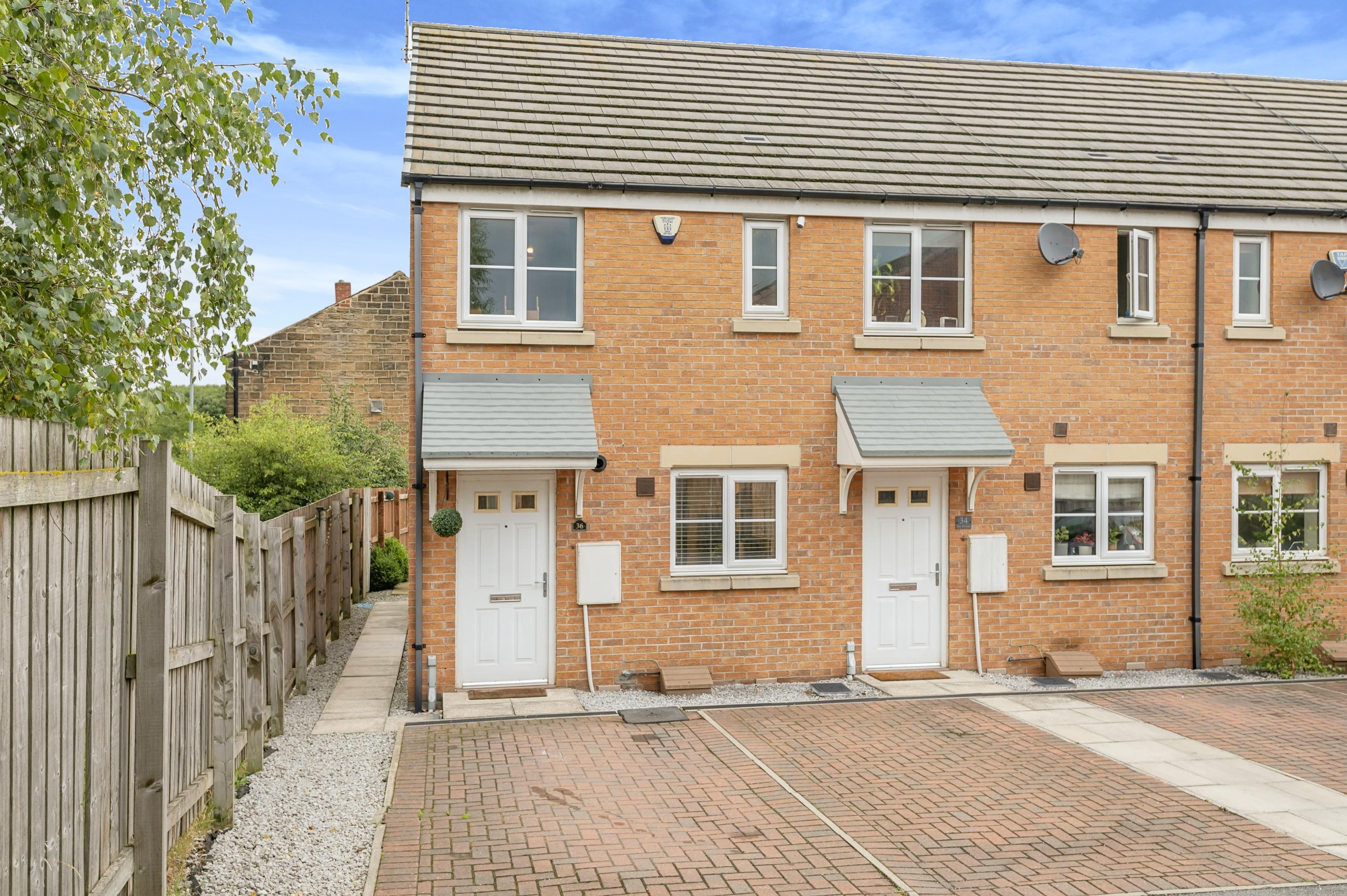 2 bedroom town house for sale in The Rowans, Robin Hood, WF3 3FA