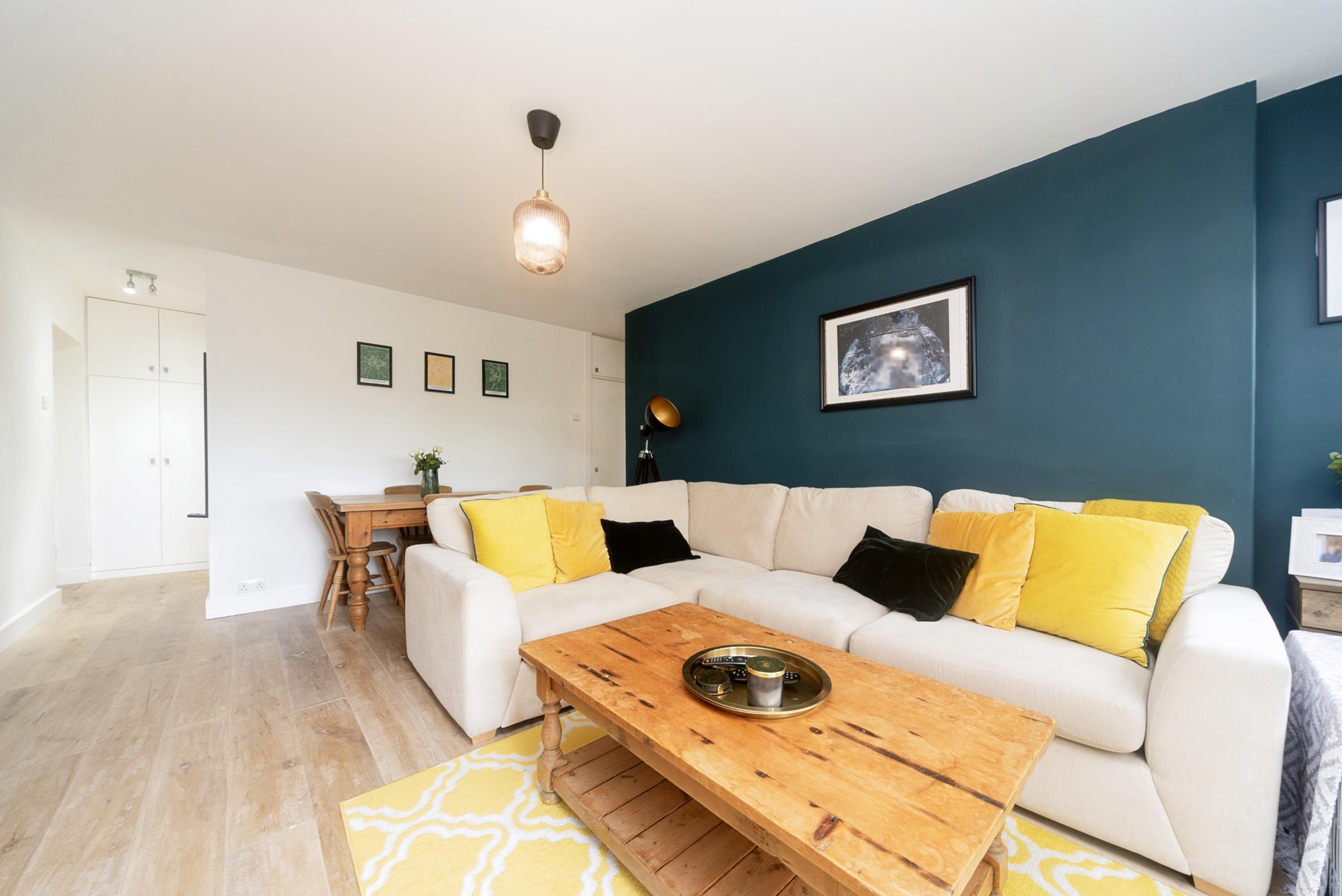 2 bedroom flat for sale in Beechcroft Manor, Weybridge, KT13 9NY