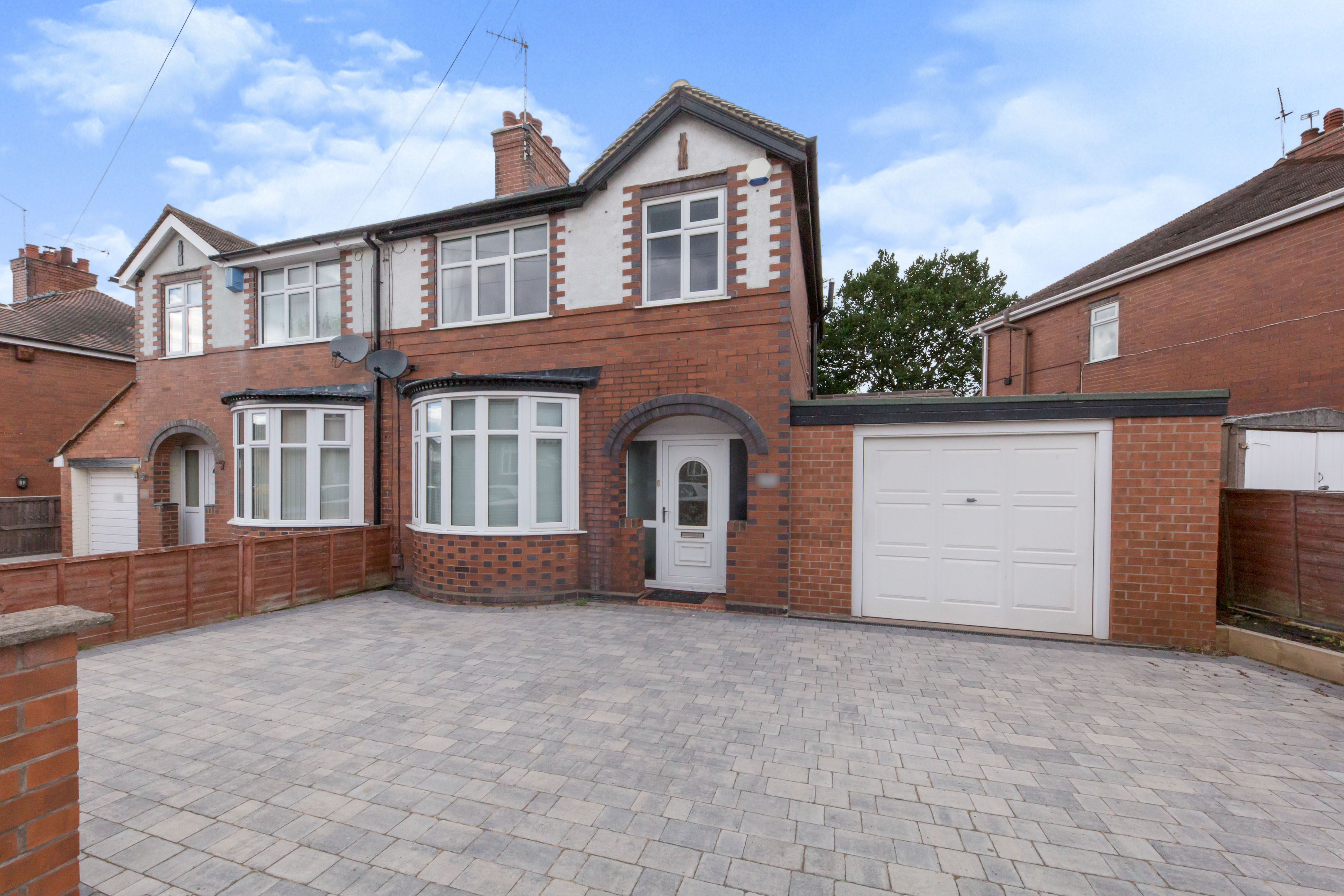 3 bedroom semidetached house for sale in Oakdene Avenue, Newcastle