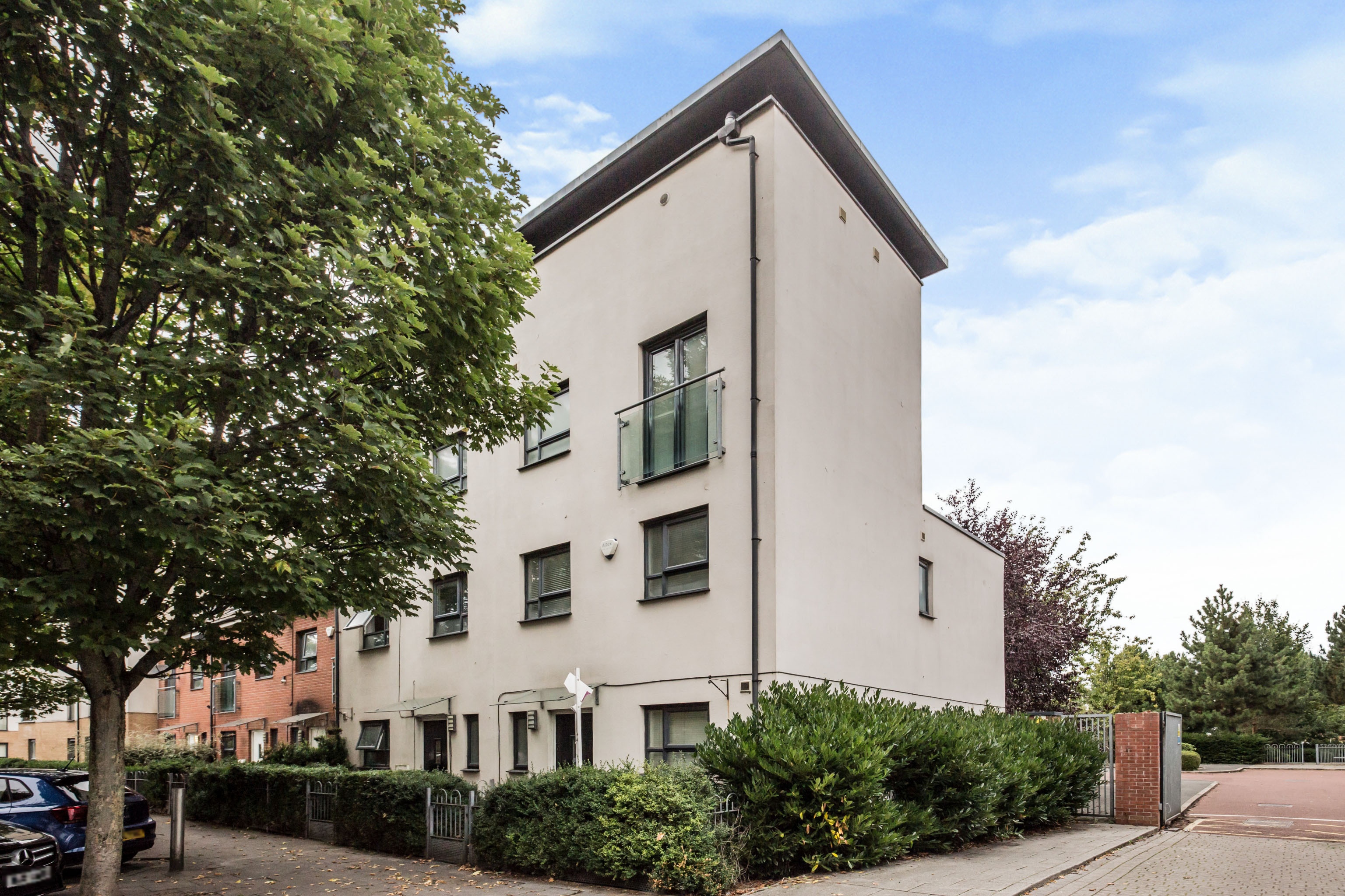 4 bedroom terraced house for sale in Broughton Lane, Salford, M7 1UF