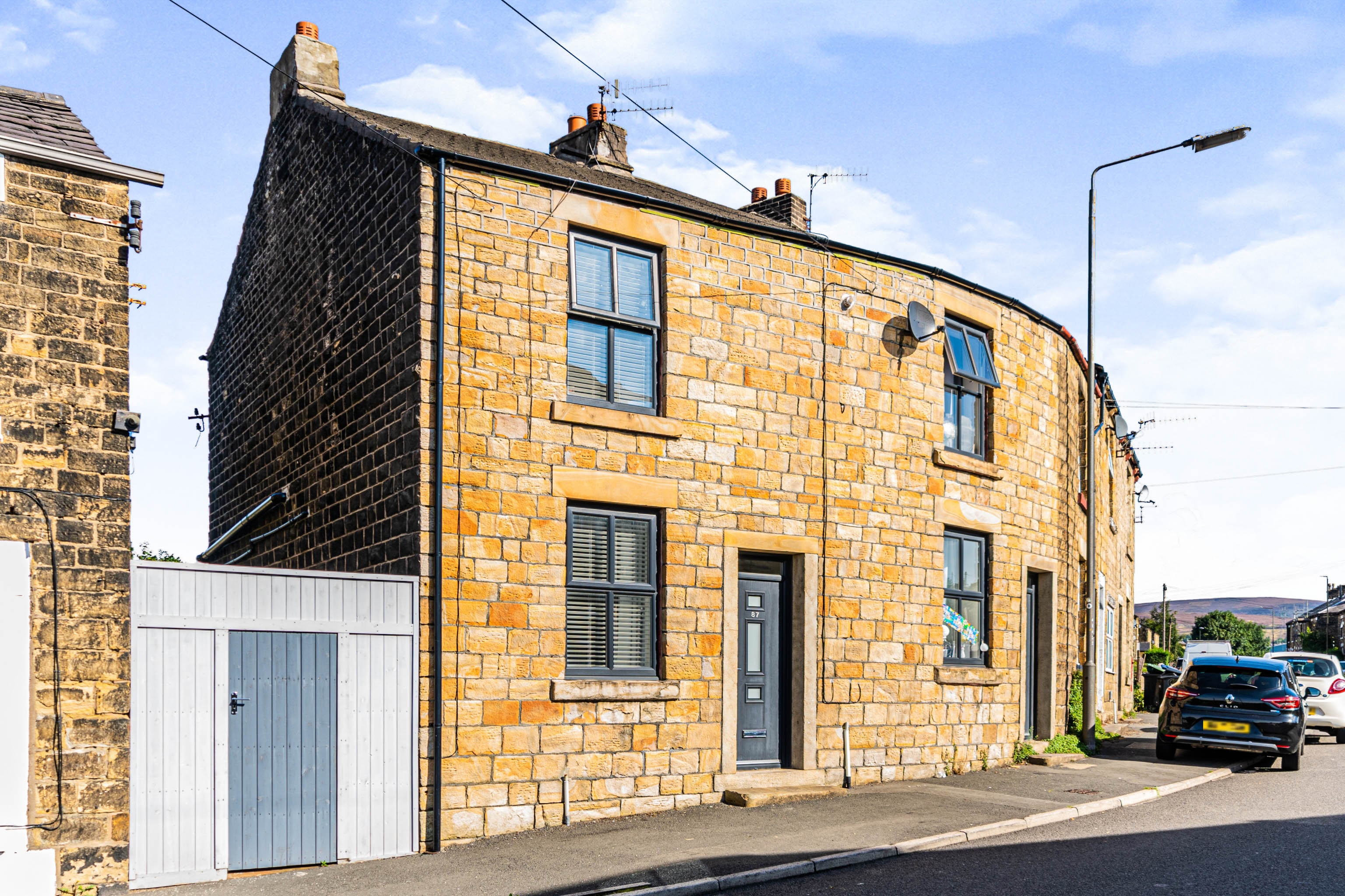 2 bedroom end of terrace house for sale in Woolley Bridge Road, Glossop