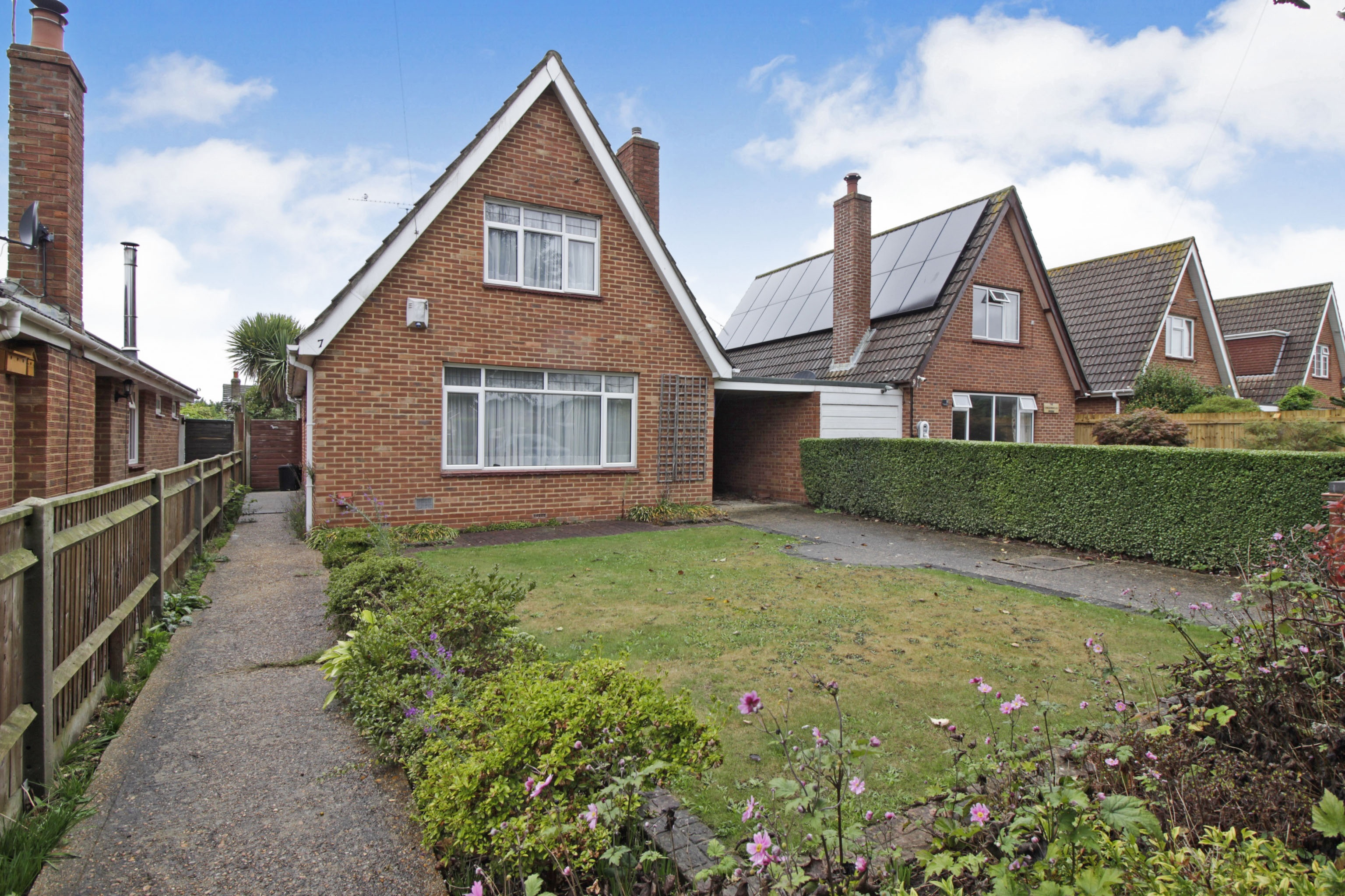 3 bedroom detached house for sale in May Crescent, Holbury, Southampton