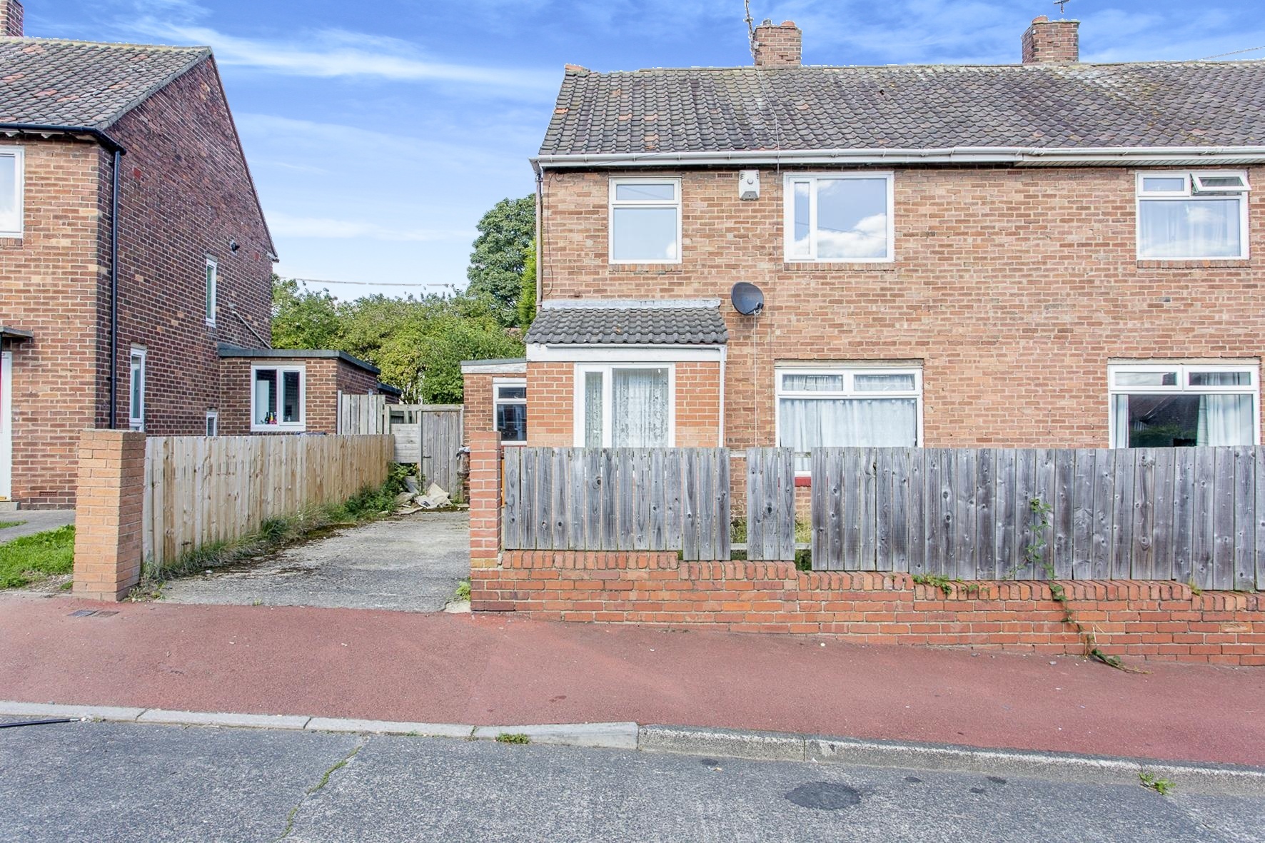 3 bedroom semidetached house for sale in Scafell Drive, Newcastle Upon