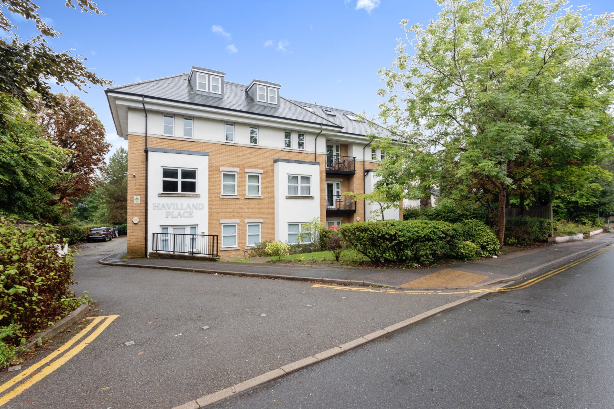 2 bedroom flat for sale in 5 Linkfield Lane, Redhill, RH1 1JF