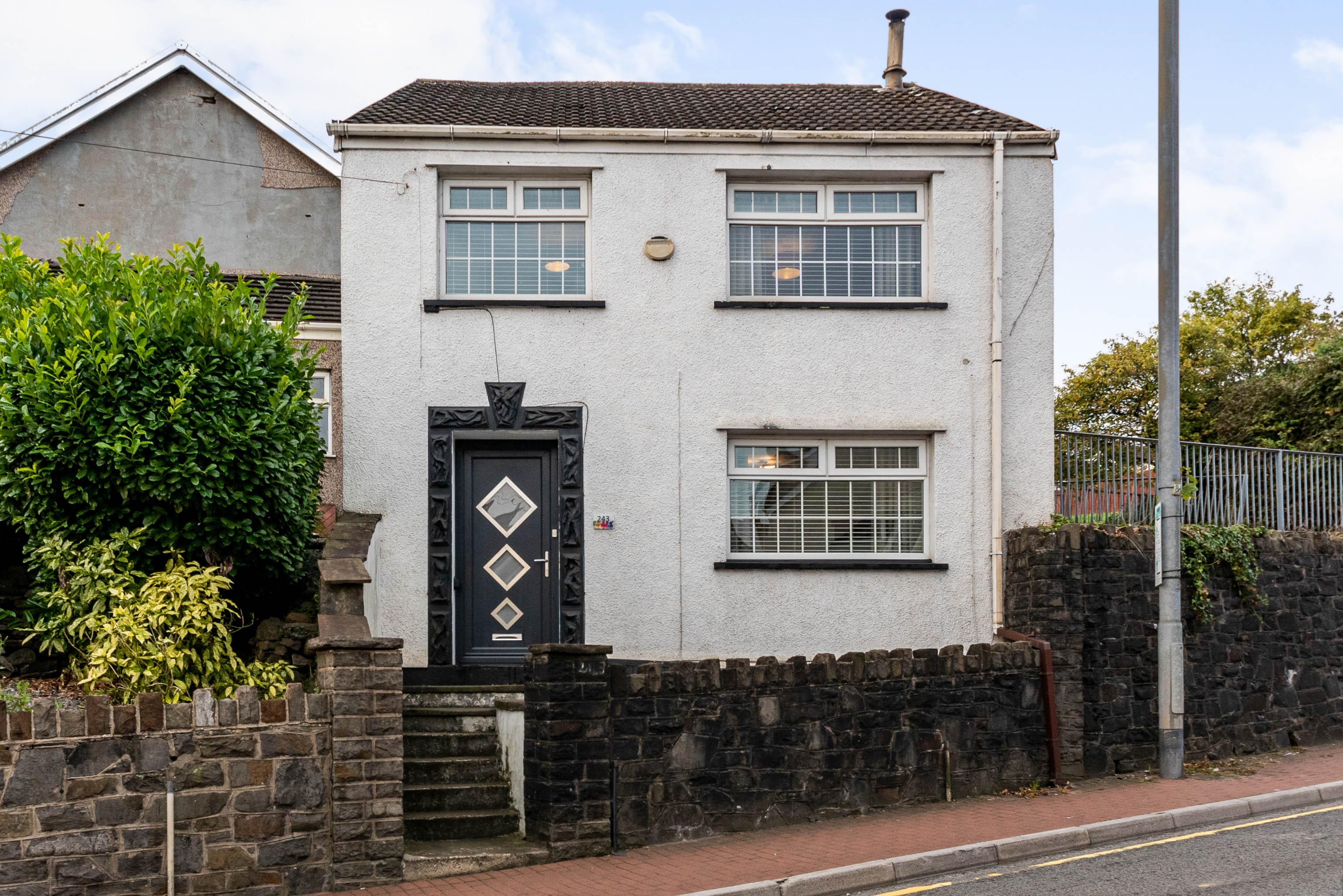 3 bedroom detached house for sale in New Road, Skewen, SA10 6UU