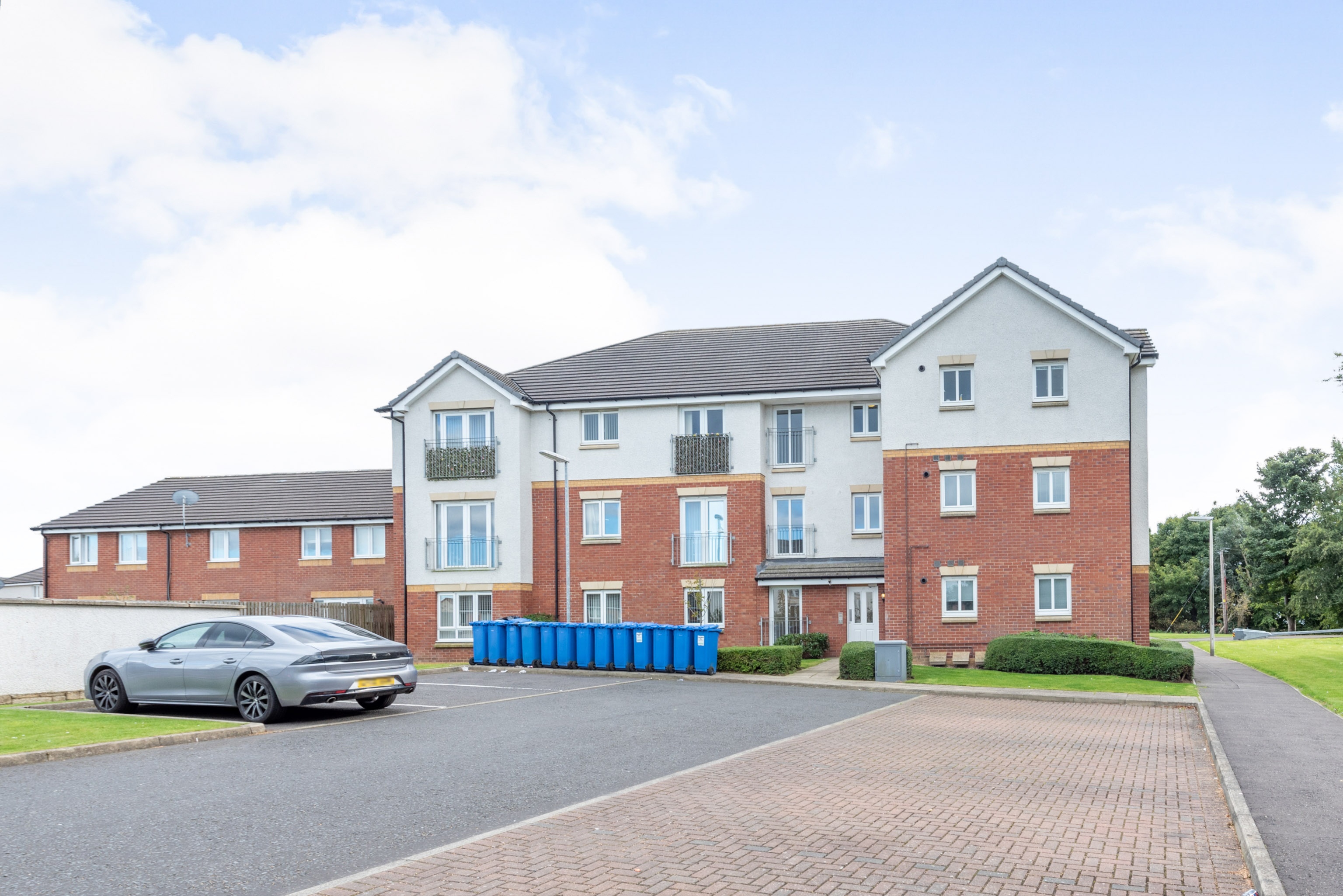 2 bedroom flat for sale in Mcdonald Street, Dunfermline, KY11 8NG