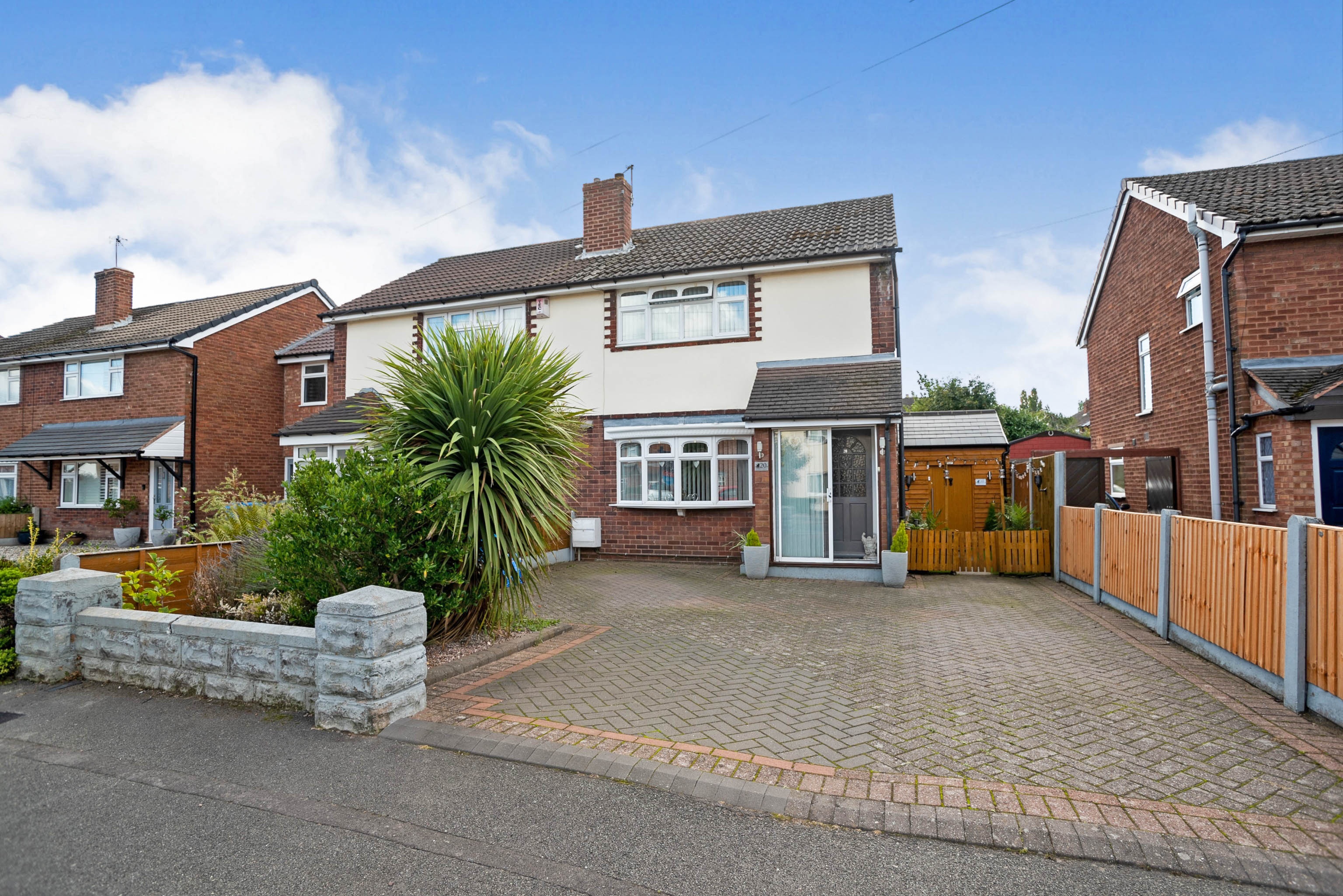 3 bedroom semidetached house for sale in Manor Avenue, Walsall, WS6 6NS