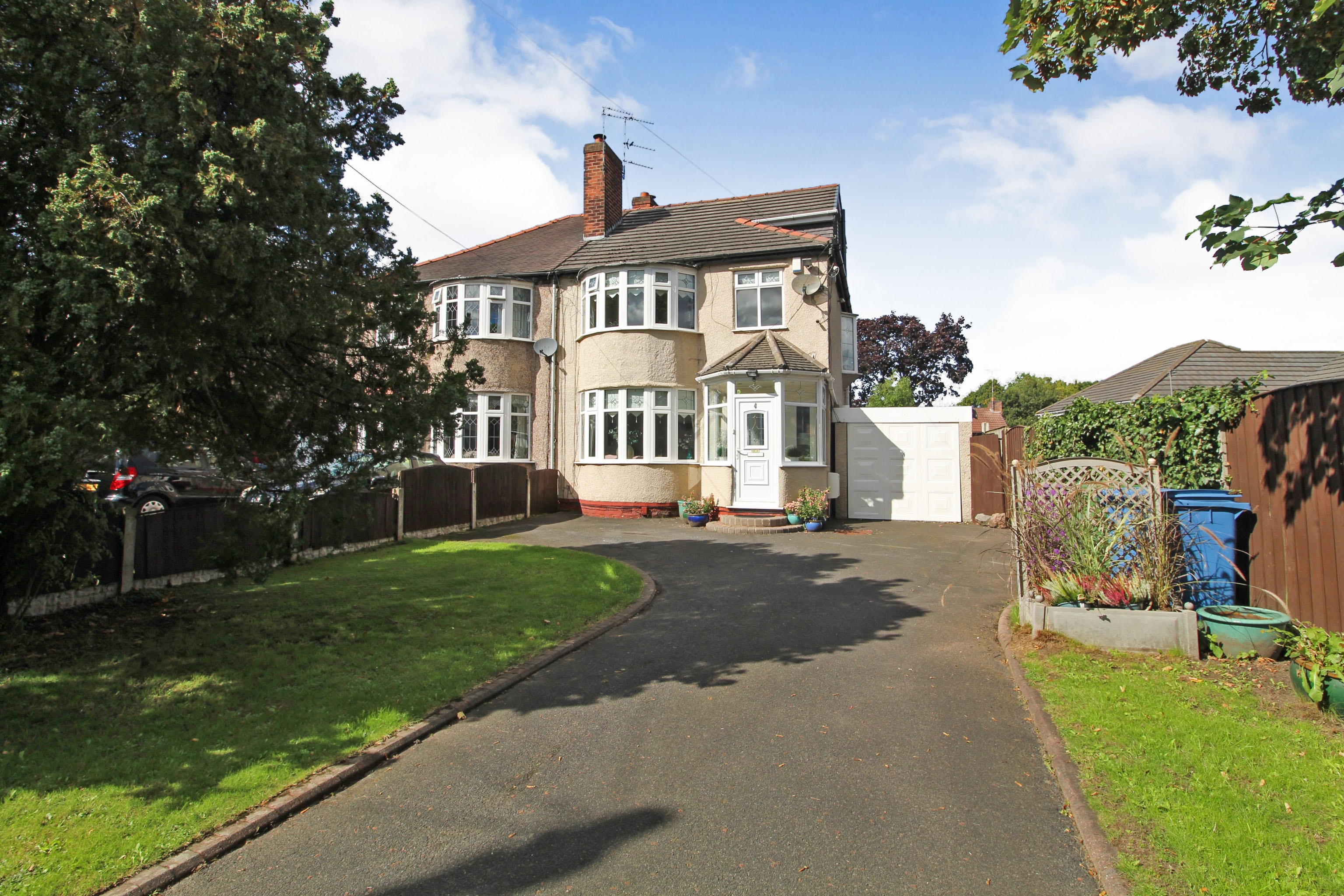 4 bedroom semidetached house for sale in West Oakhill Park, Liverpool, L13 4BW