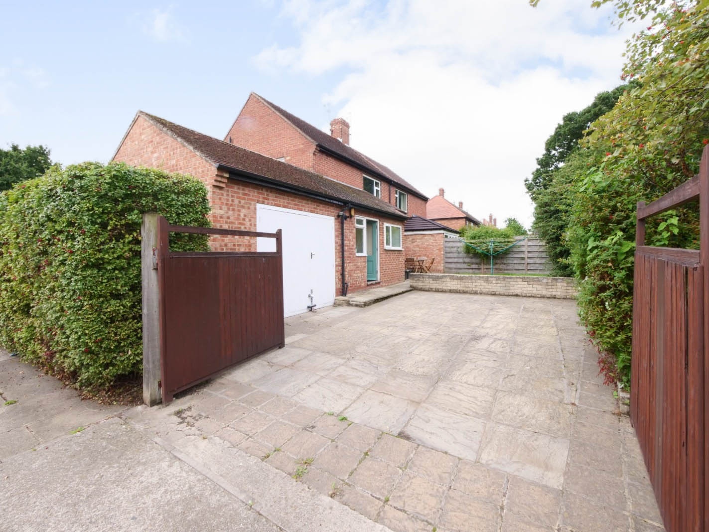 3 bedroom semidetached house for sale in Danebury Drive, York, YO26 5ED